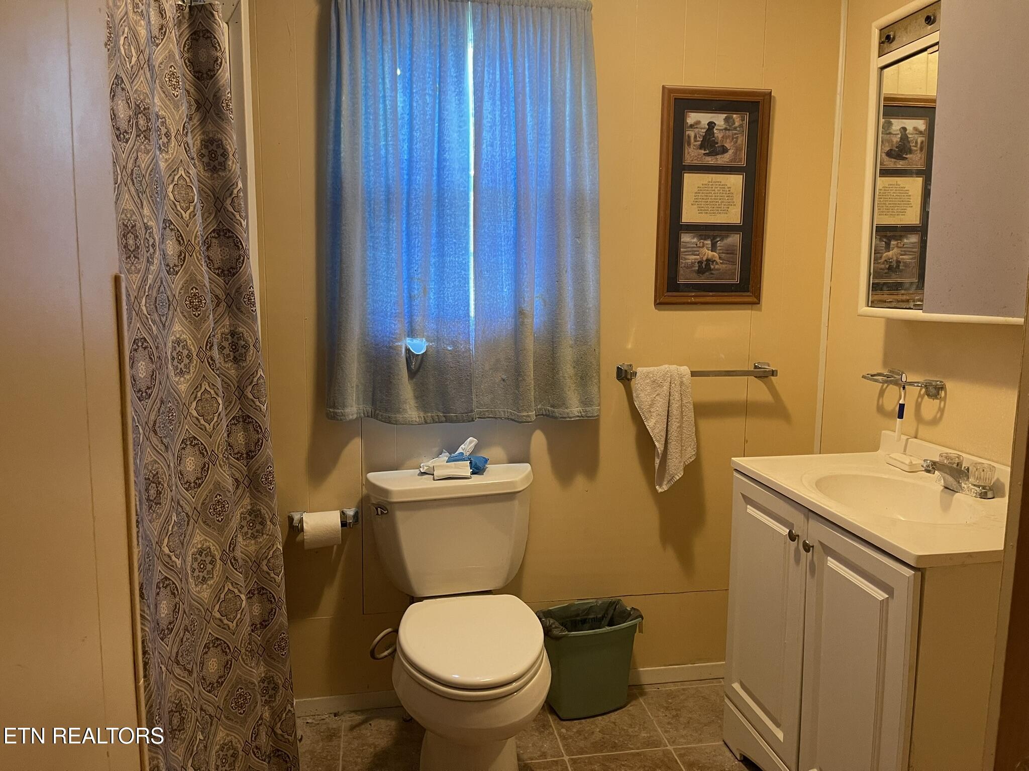 635 W Vinegar Valley Road Friendsville TN 37737