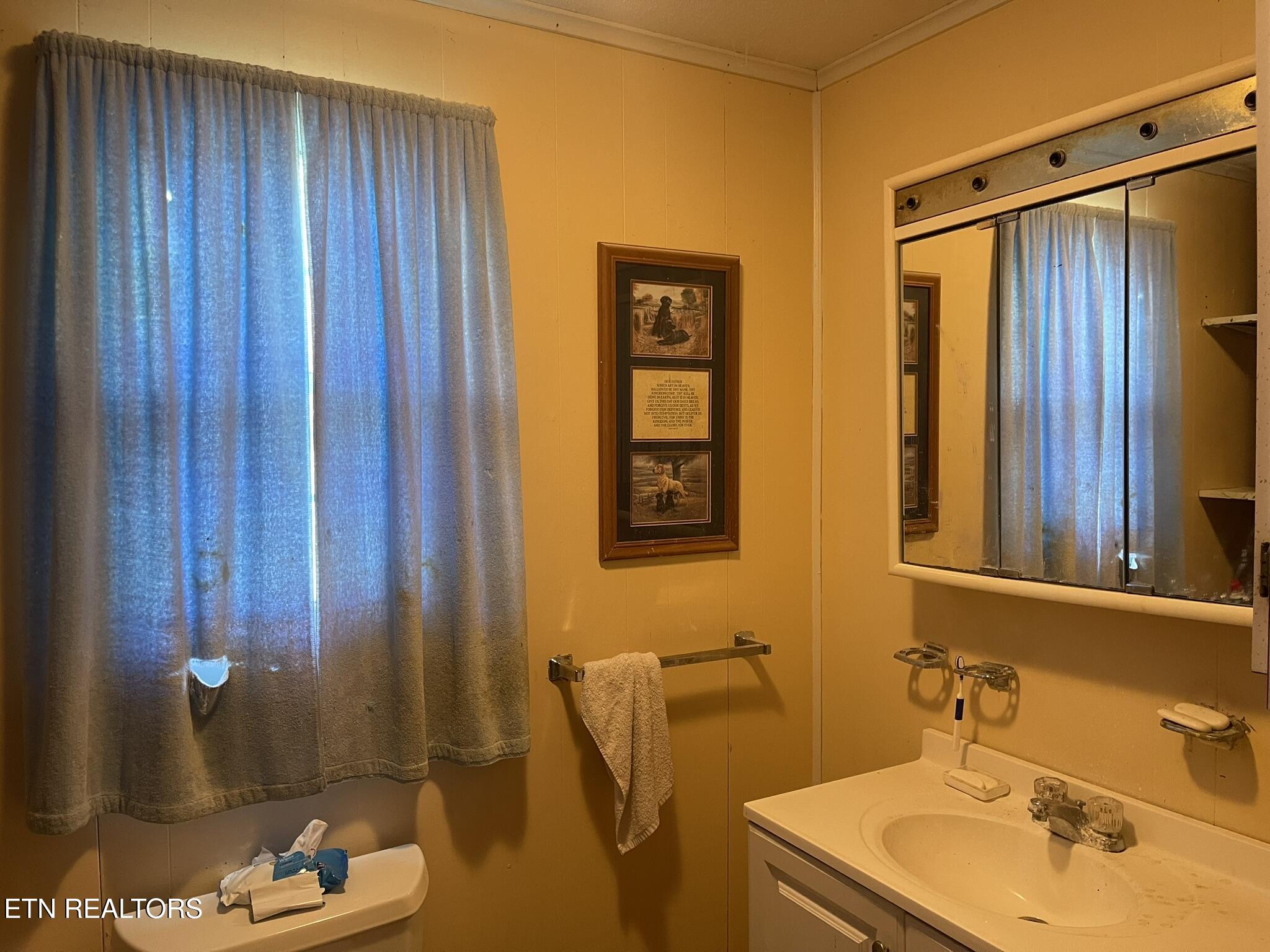635 W Vinegar Valley Road Friendsville TN 37737