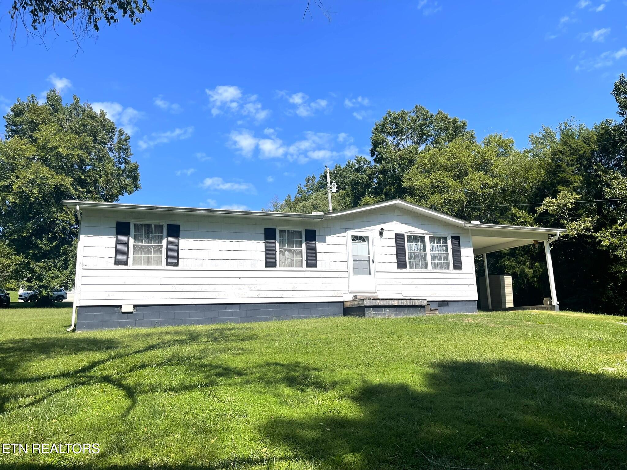 635 W Vinegar Valley Road Friendsville TN 37737