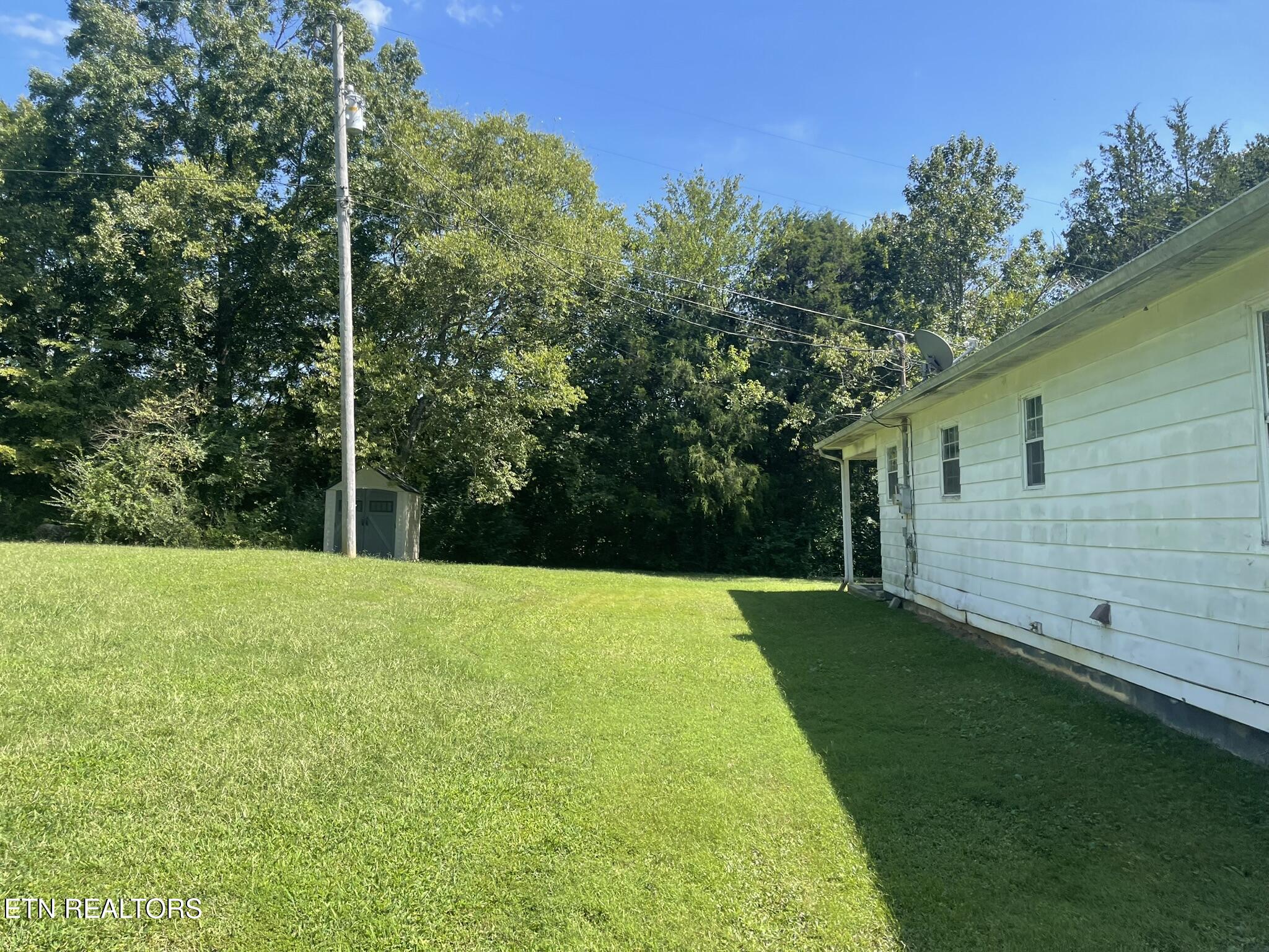 635 W Vinegar Valley Road Friendsville TN 37737