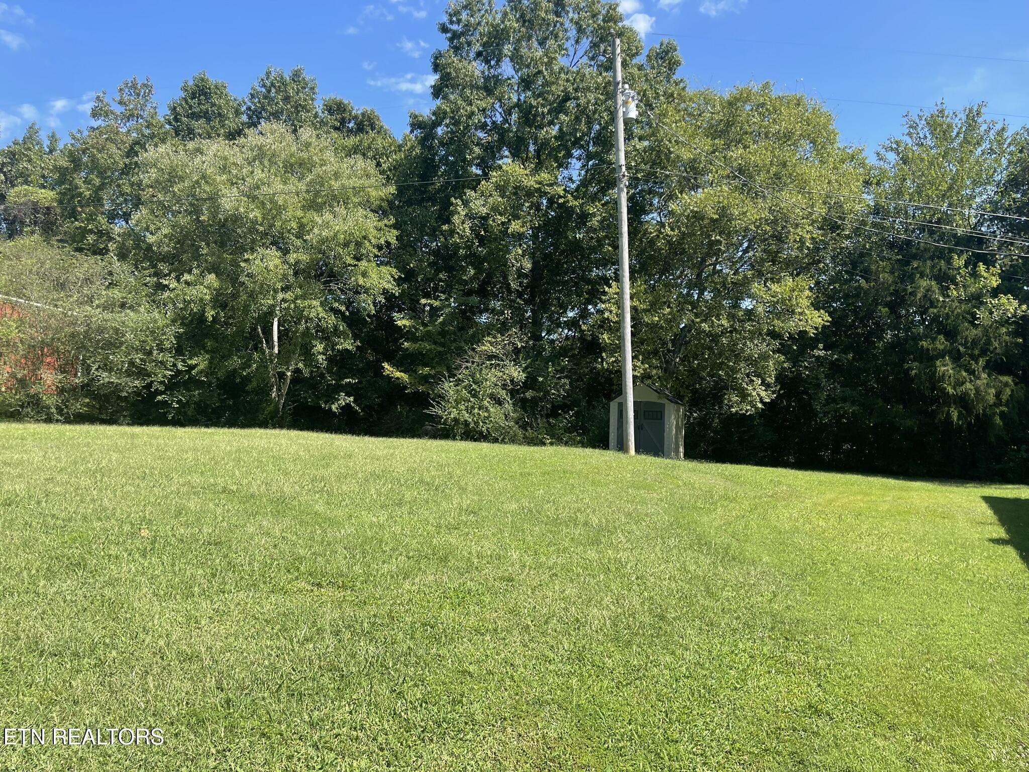635 W Vinegar Valley Road Friendsville TN 37737