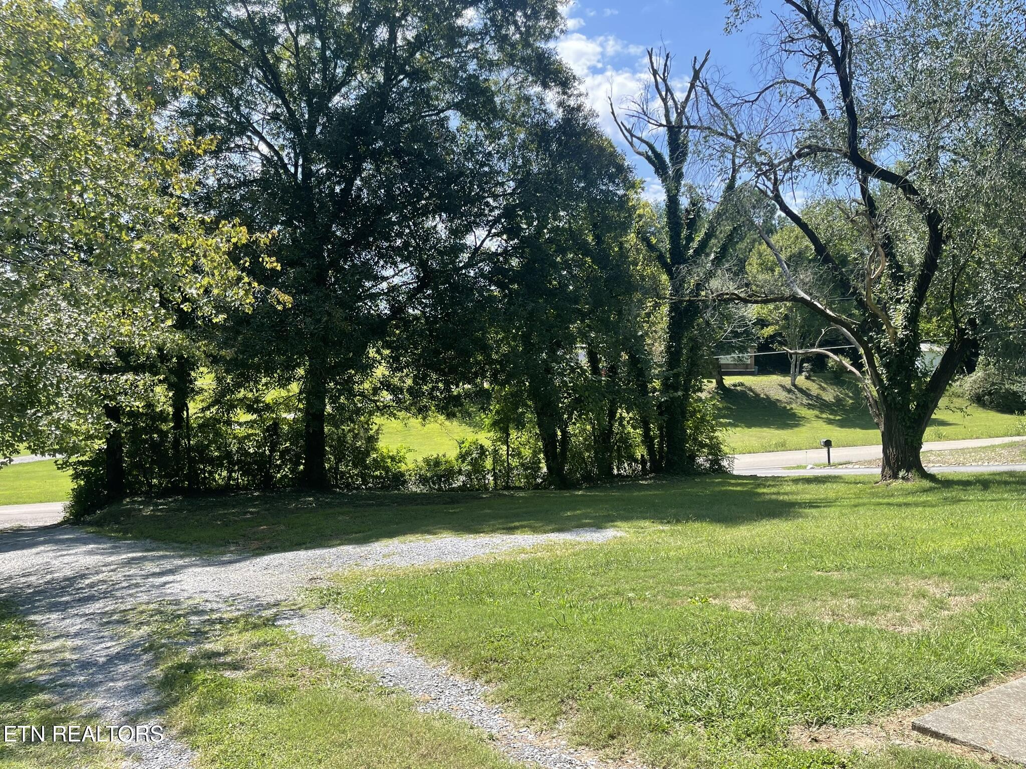 635 W Vinegar Valley Road Friendsville TN 37737