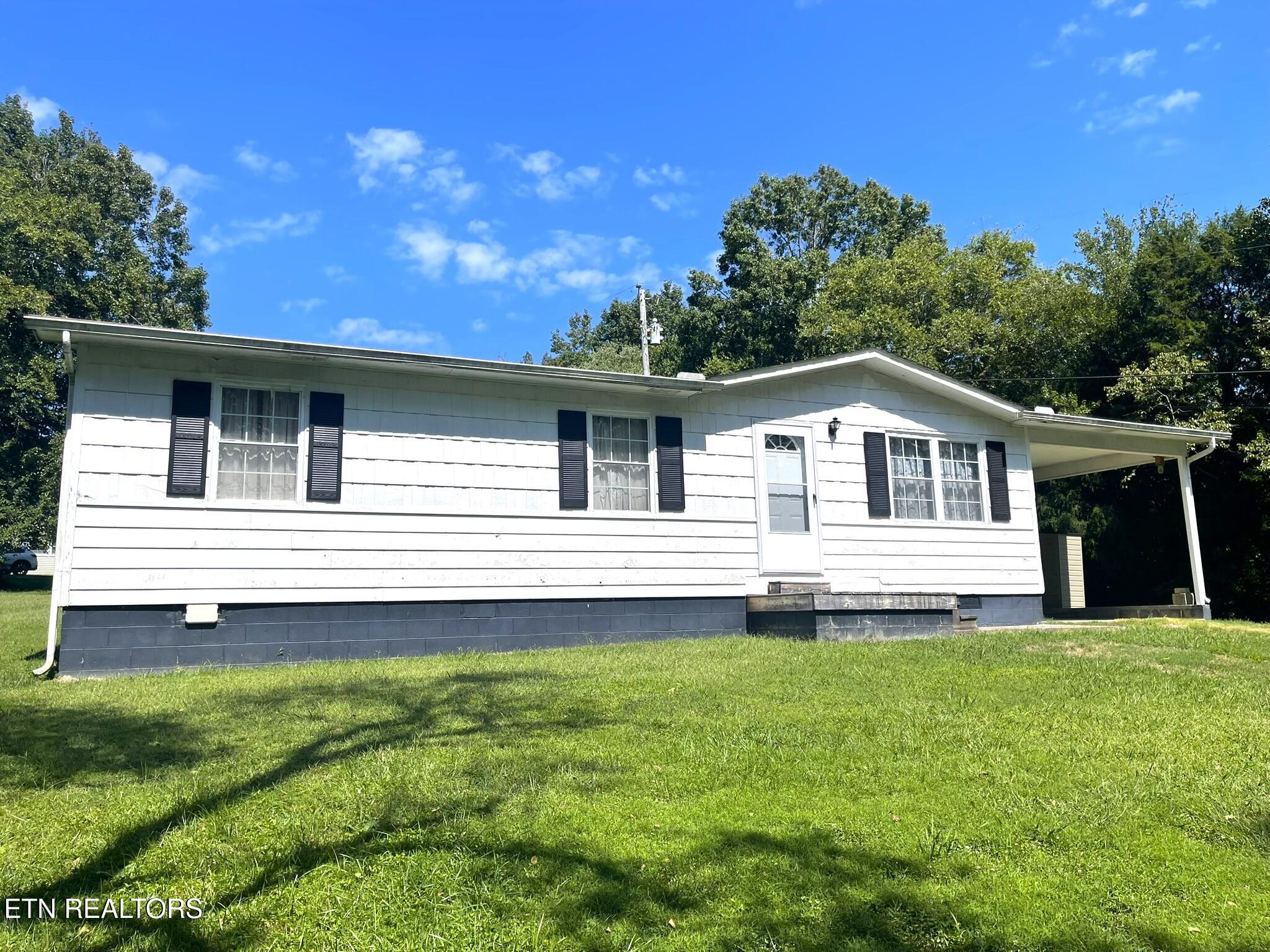 635 W Vinegar Valley Road Friendsville TN 37737