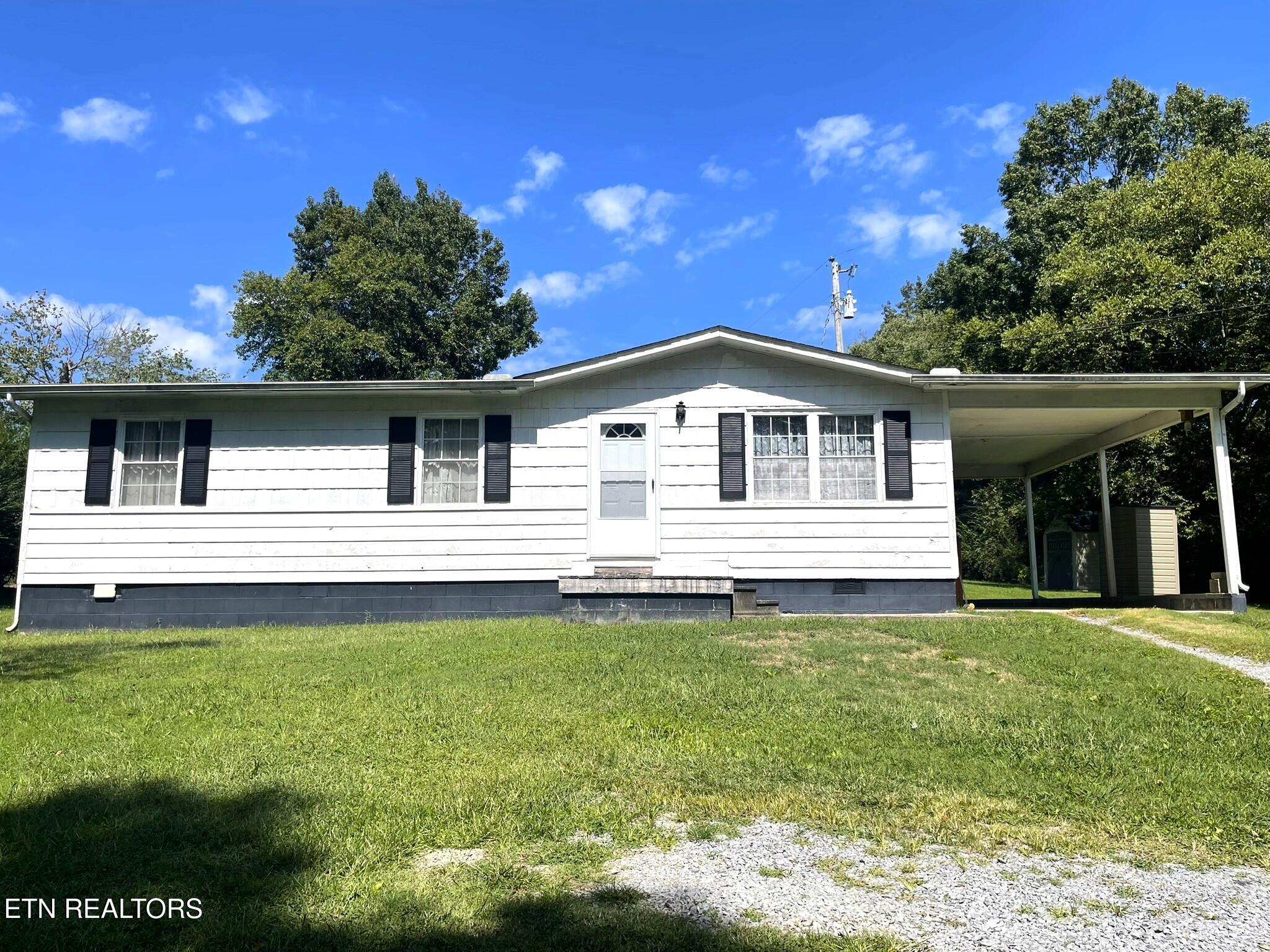 635 W Vinegar Valley Road Friendsville TN 37737