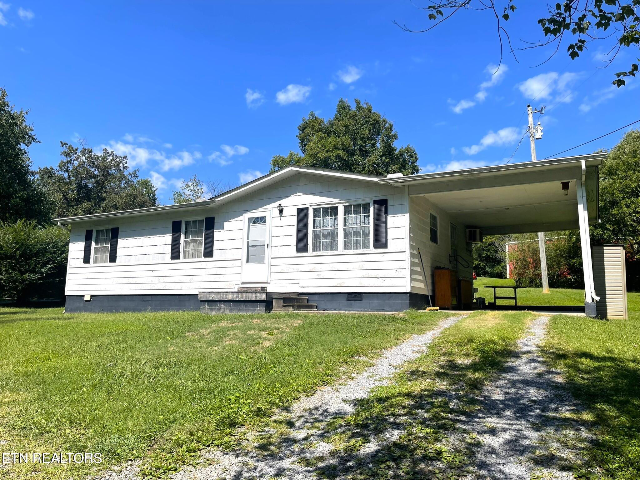 635 W Vinegar Valley Road Friendsville TN 37737