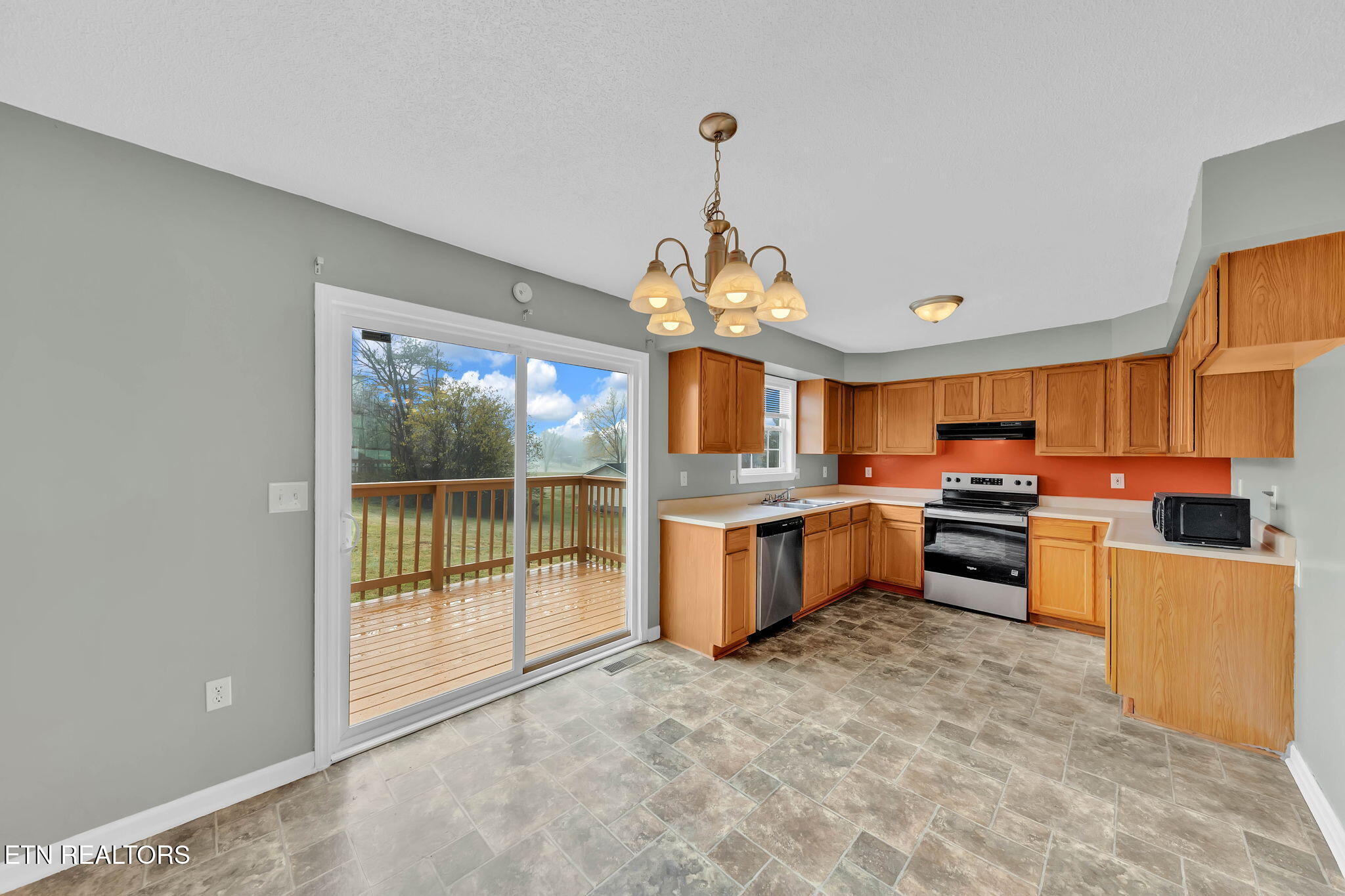 135 Tia Lane Lafollette TN 37766