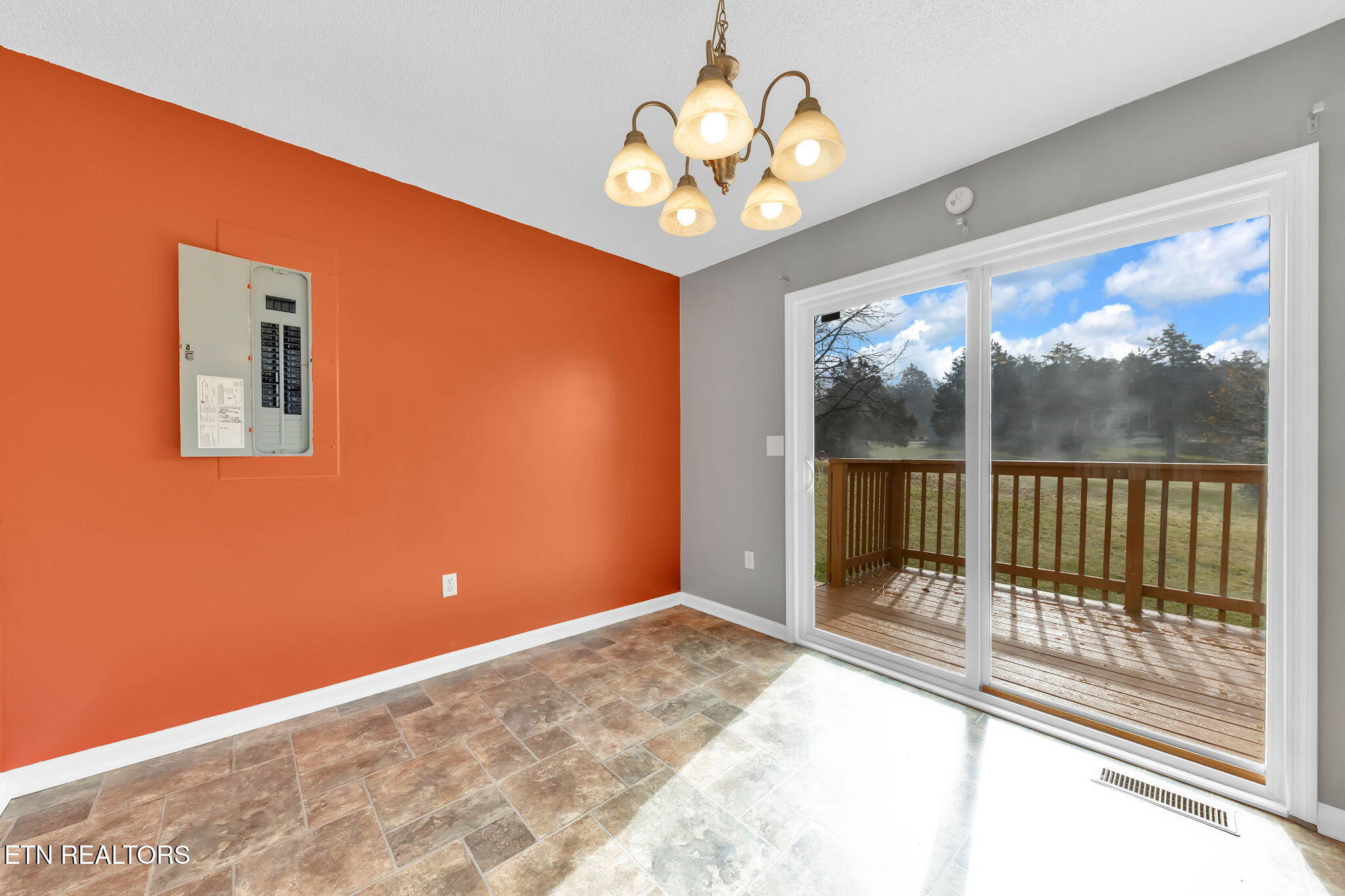 135 Tia Lane Lafollette TN 37766