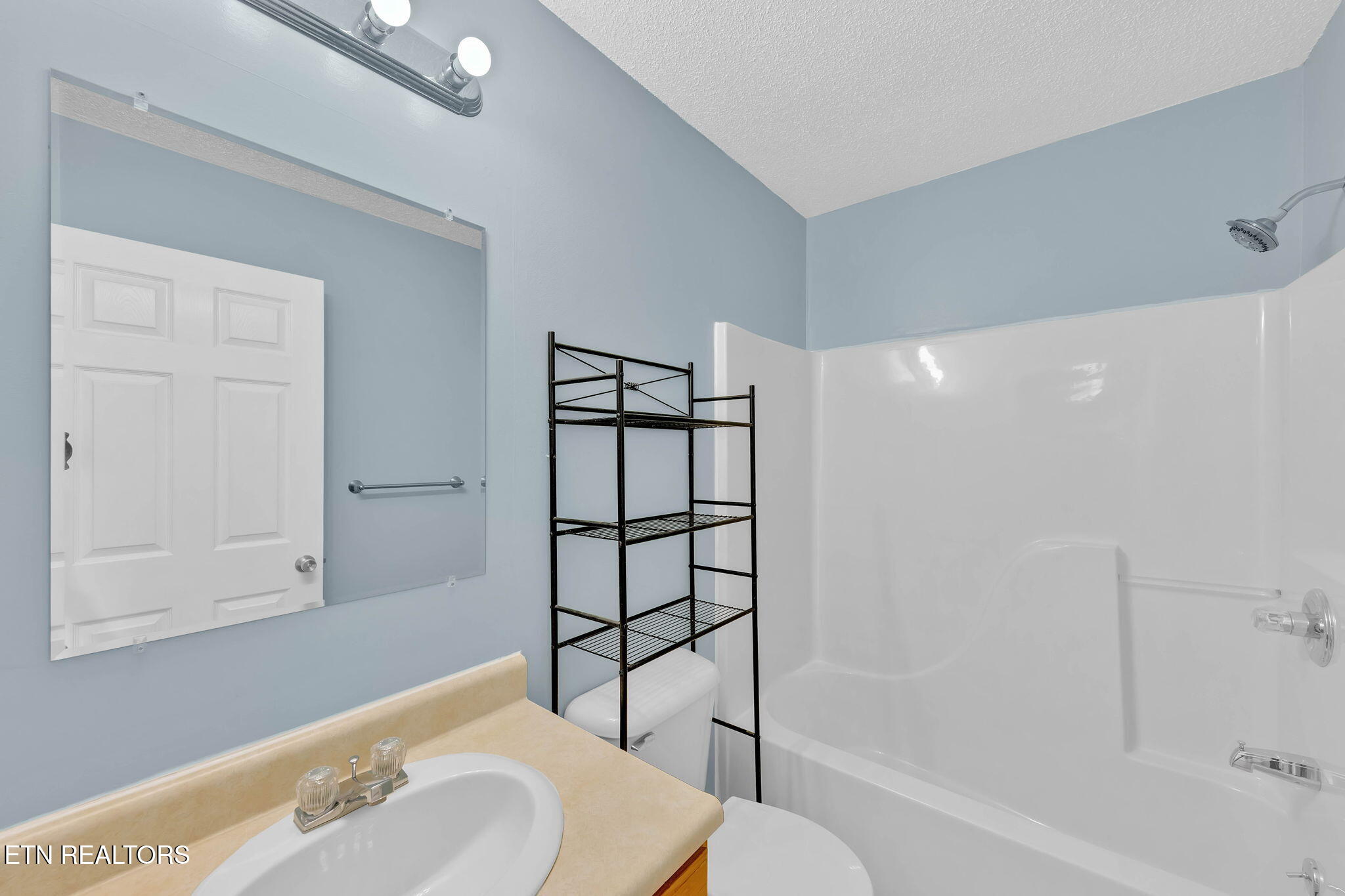 135 Tia Lane Lafollette TN 37766