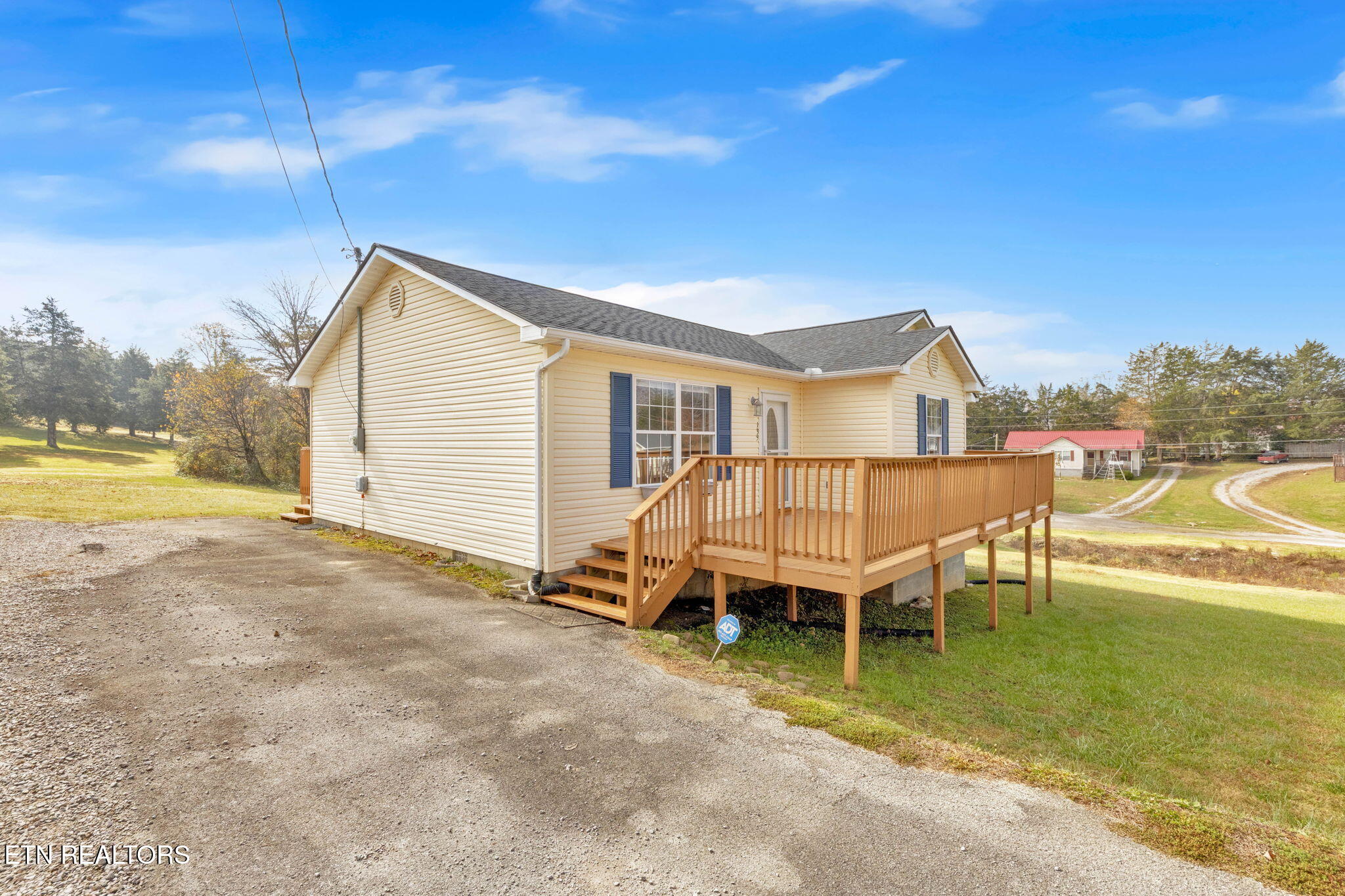 135 Tia Lane Lafollette TN 37766