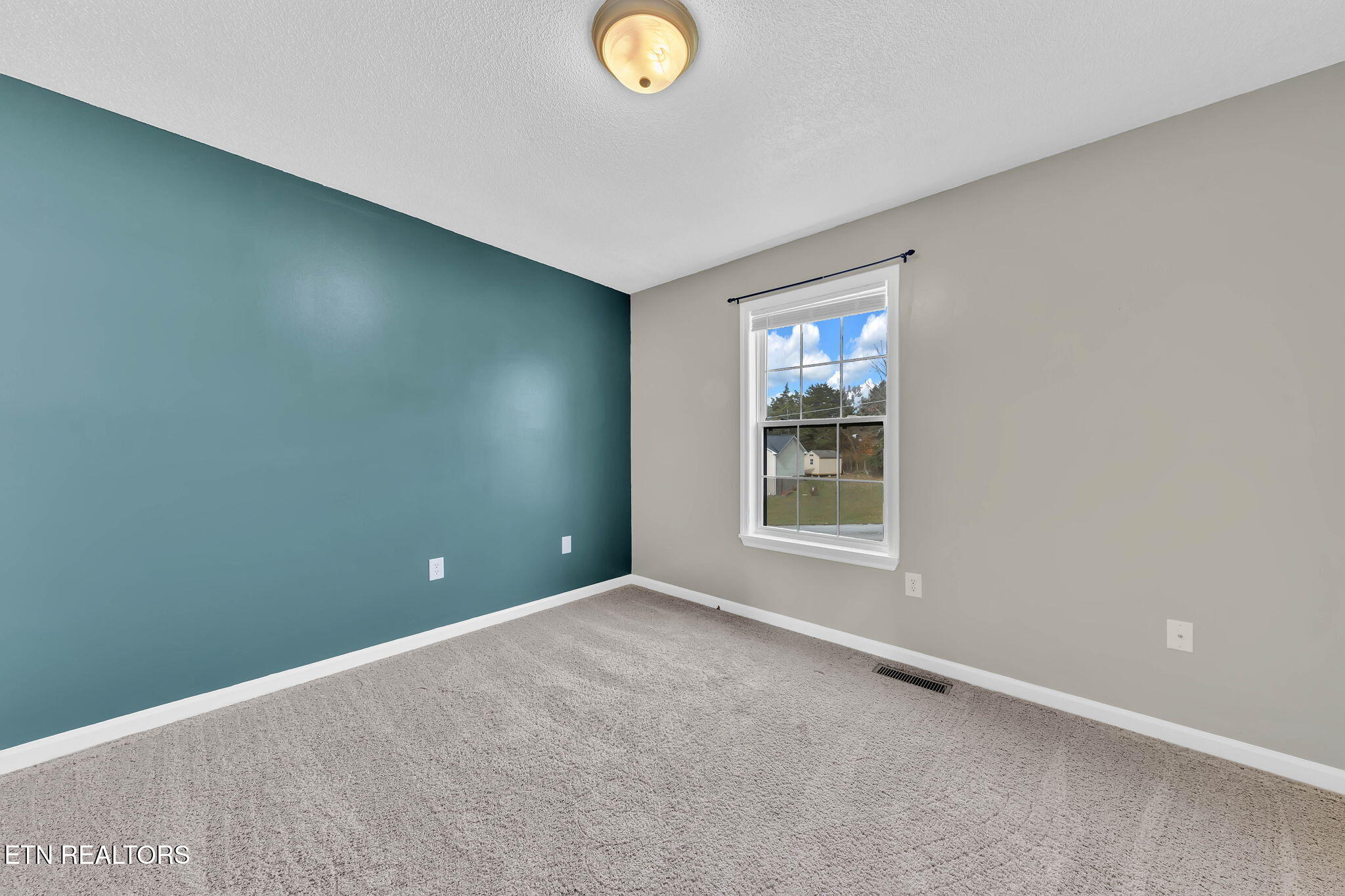 135 Tia Lane Lafollette TN 37766