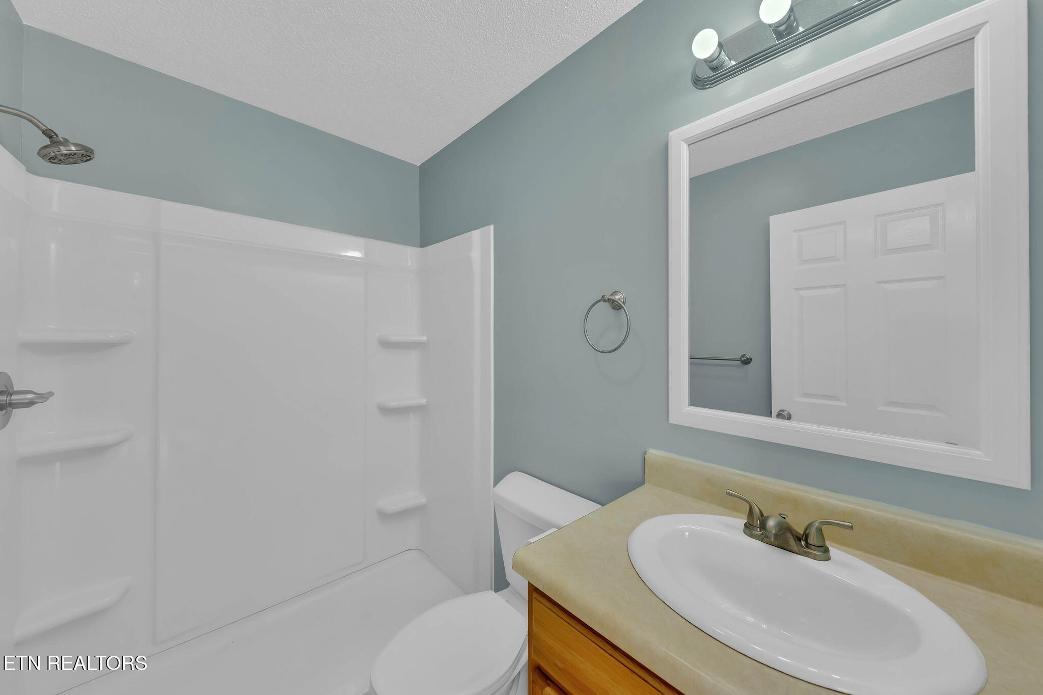 135 Tia Lane Lafollette TN 37766