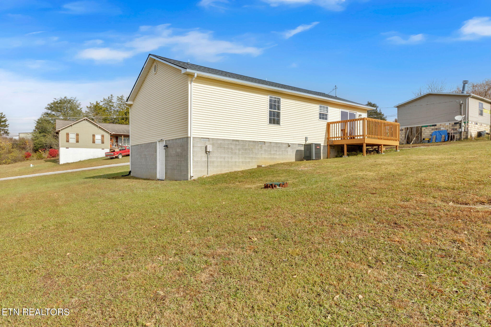 135 Tia Lane Lafollette TN 37766