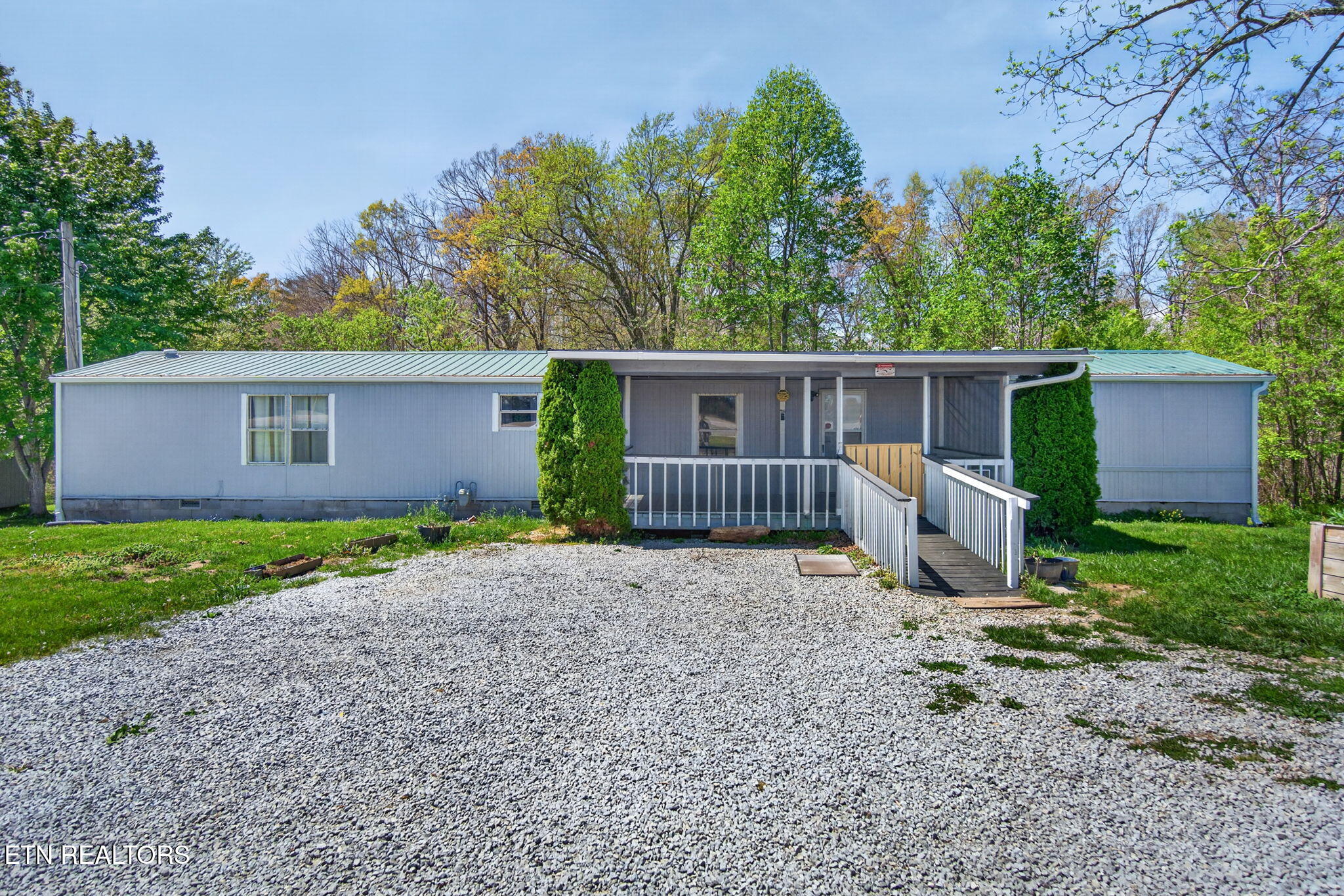 5959 Nashville Highway Deer Lodge TN 37726