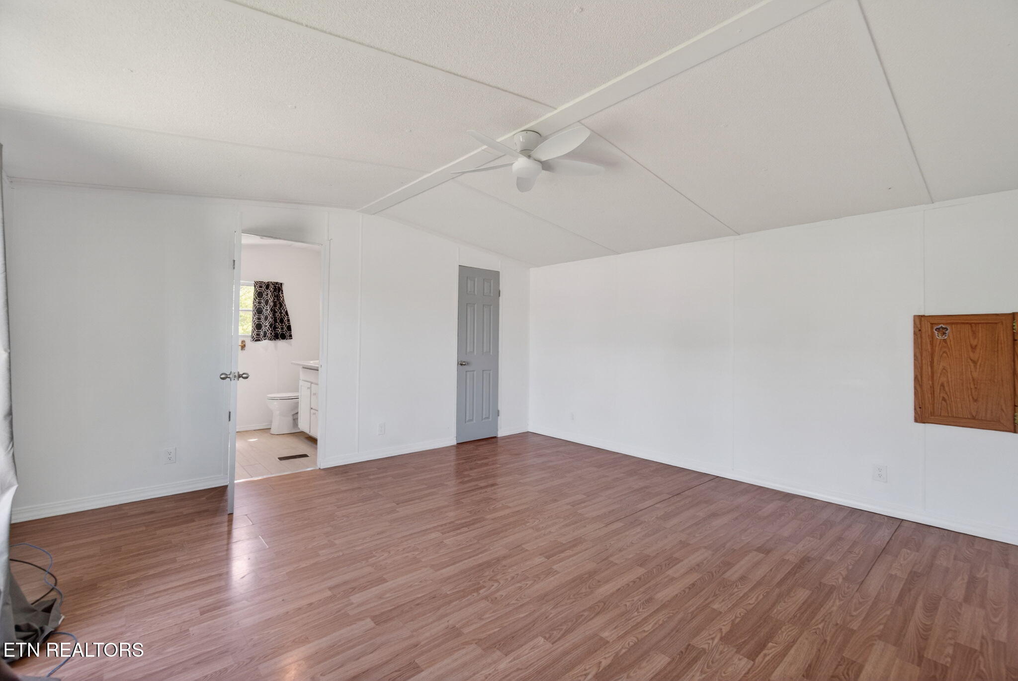 5959 Nashville Highway Deer Lodge TN 37726