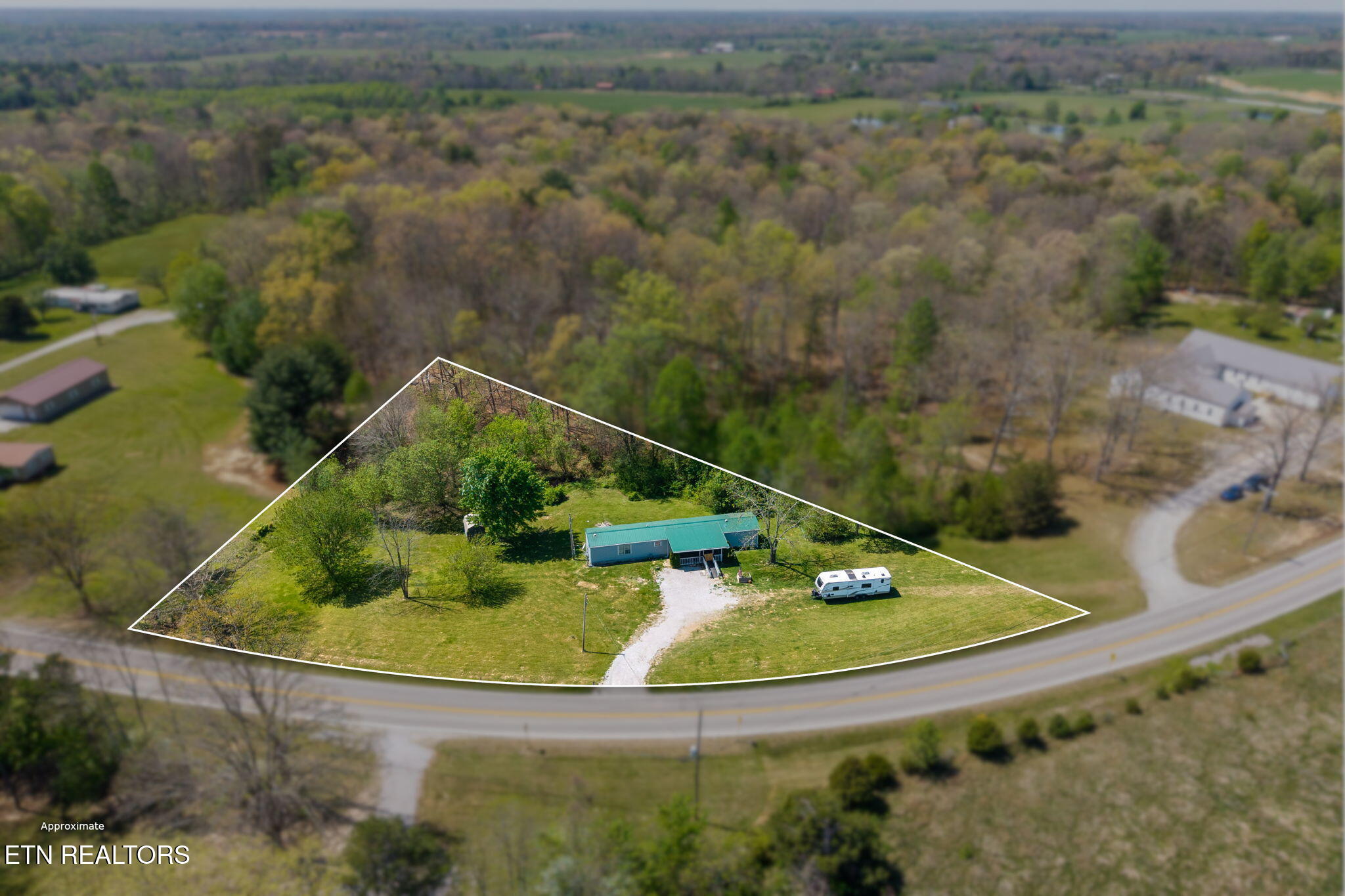 5959 Nashville Highway Deer Lodge TN 37726