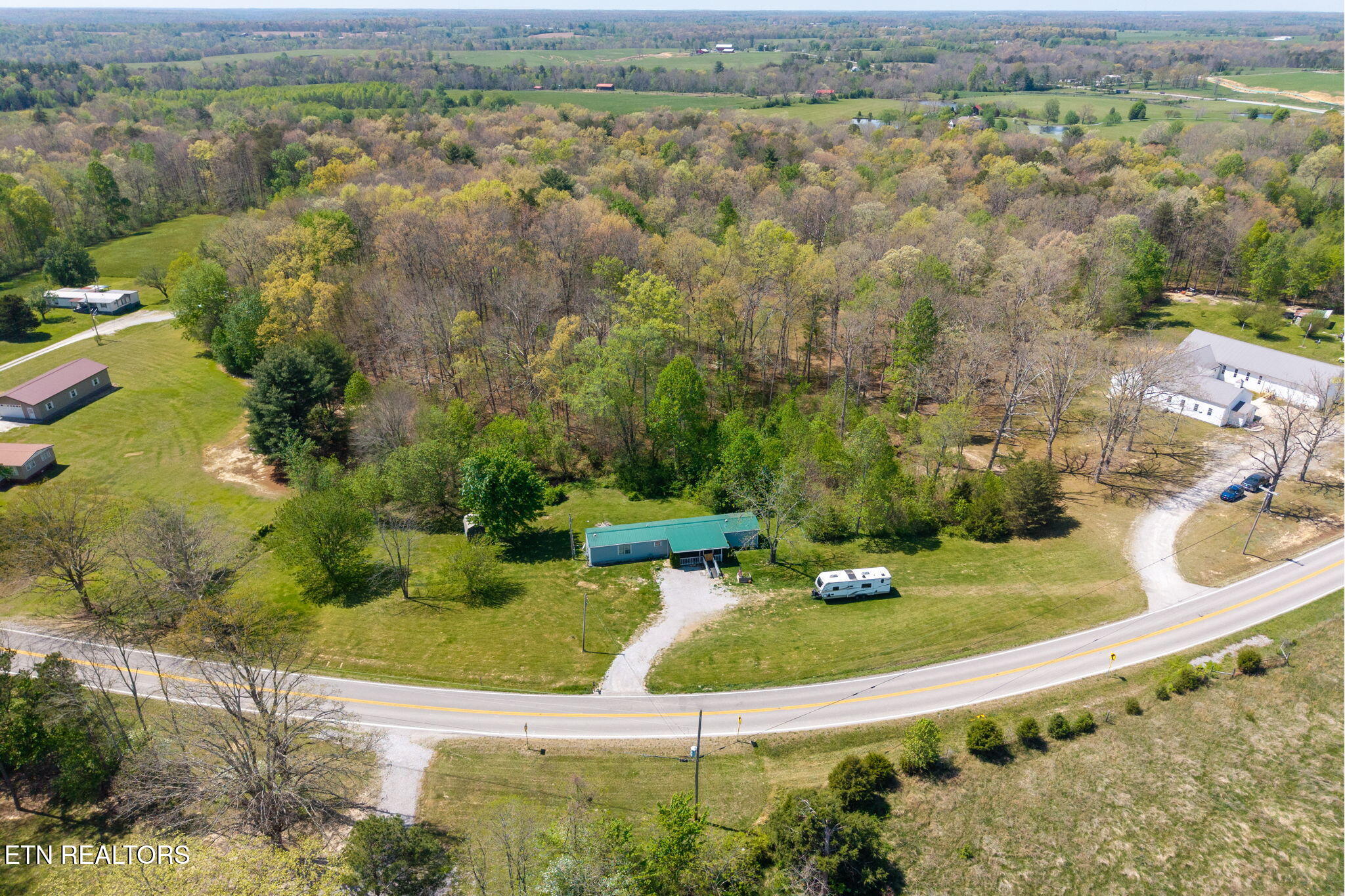 5959 Nashville Highway Deer Lodge TN 37726