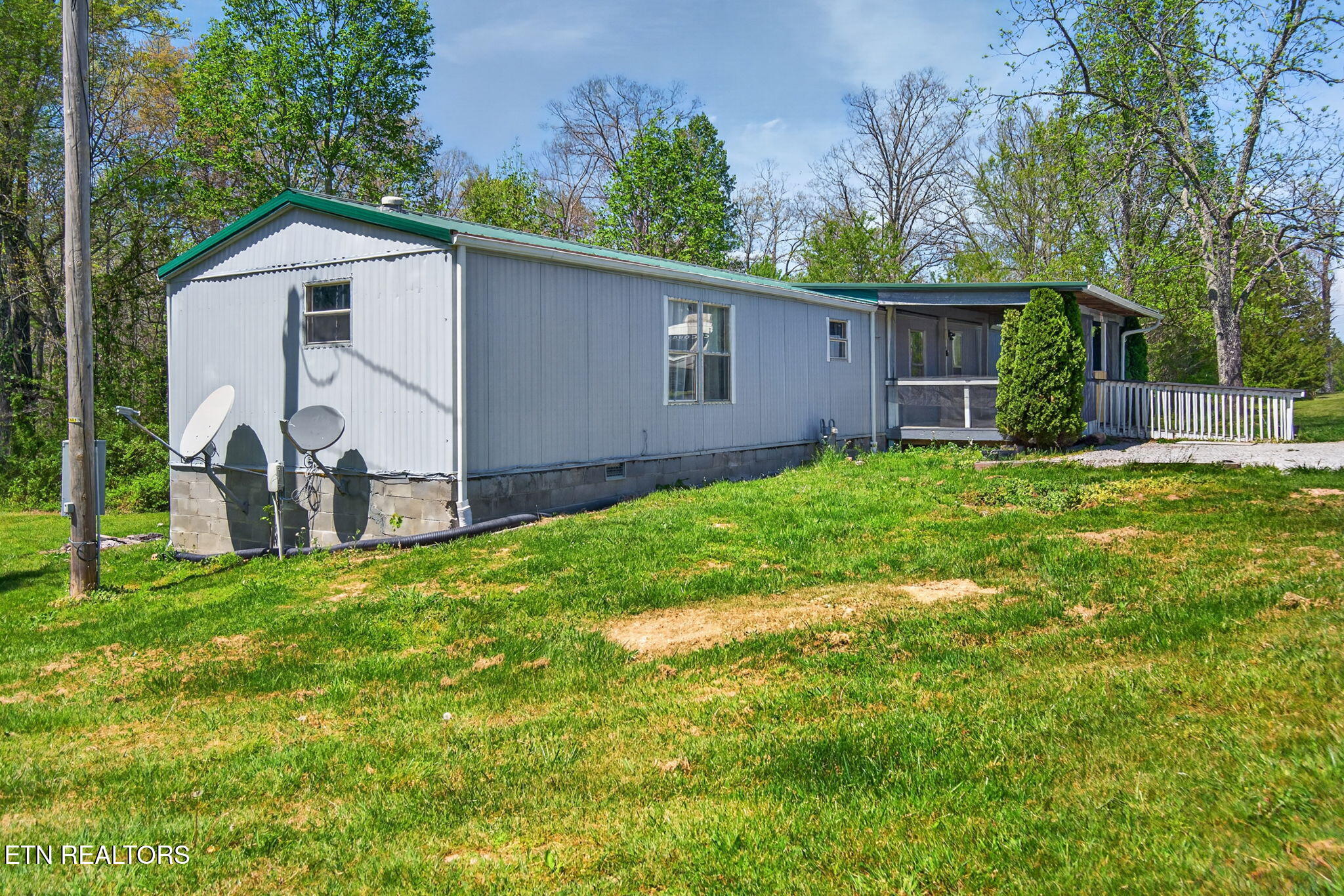 5959 Nashville Highway Deer Lodge TN 37726