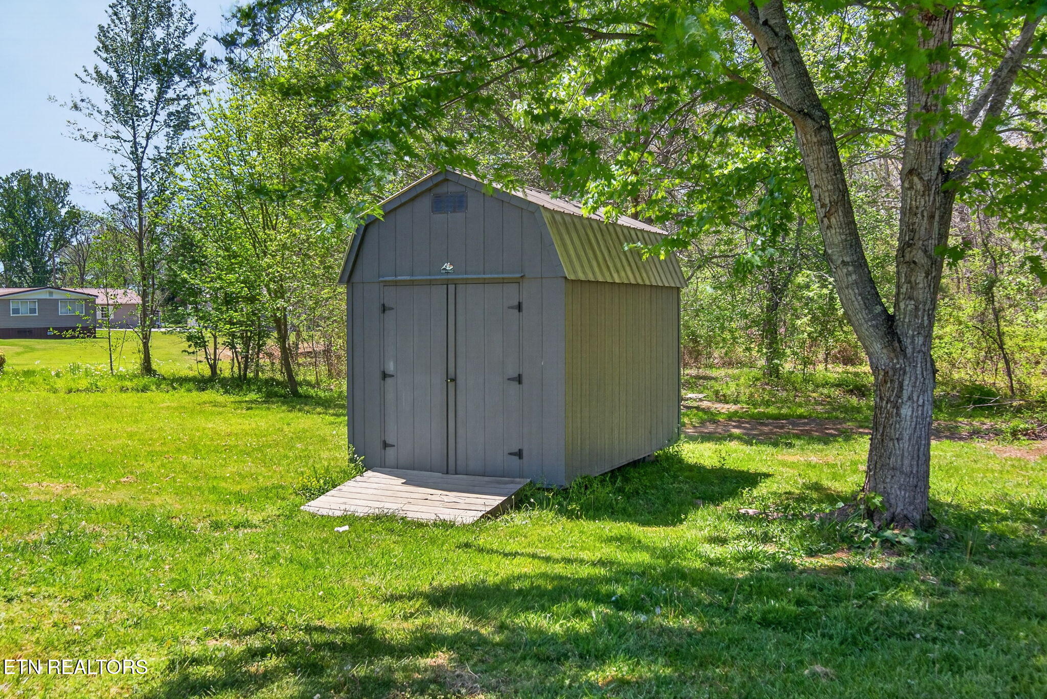 5959 Nashville Highway Deer Lodge TN 37726