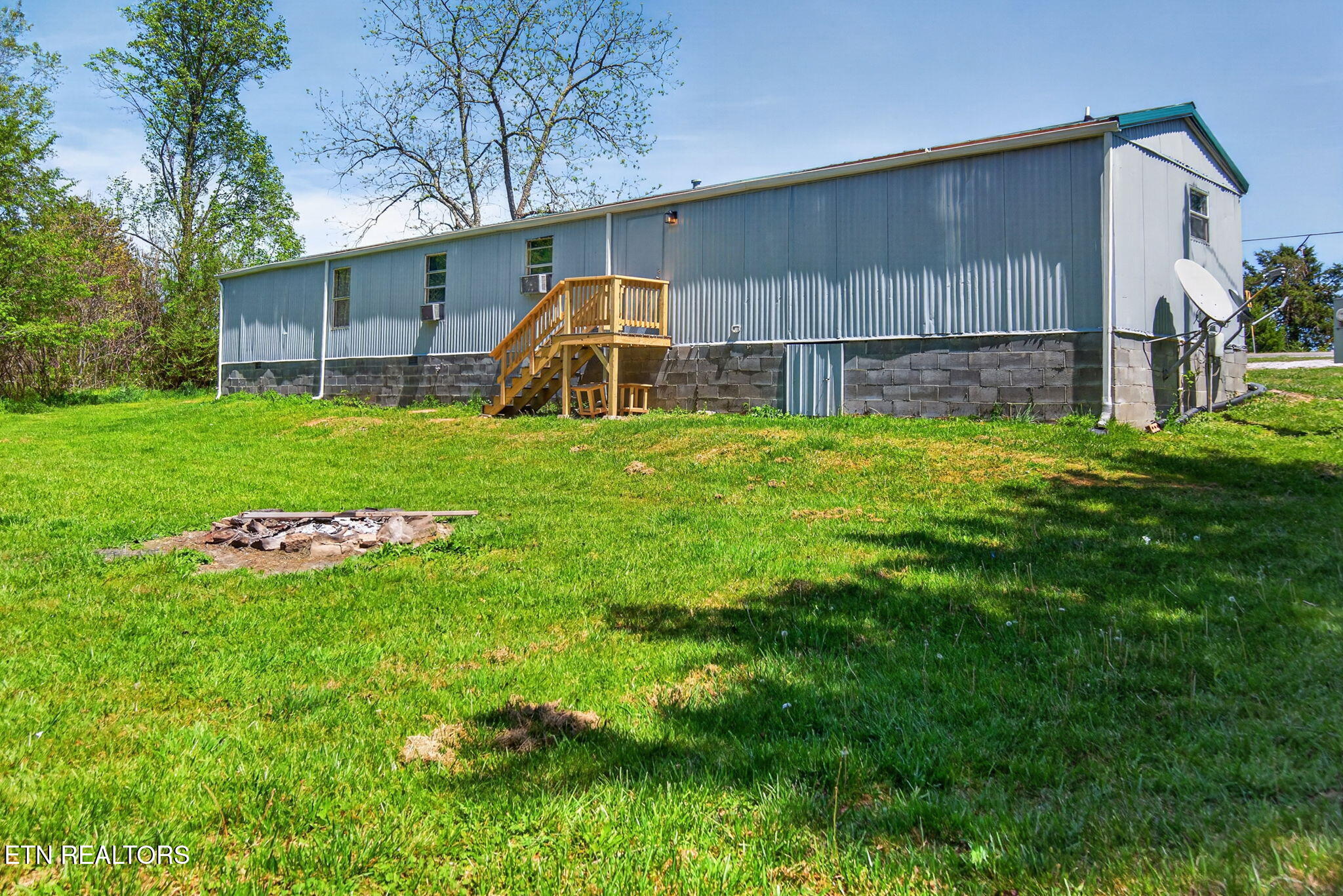 5959 Nashville Highway Deer Lodge TN 37726