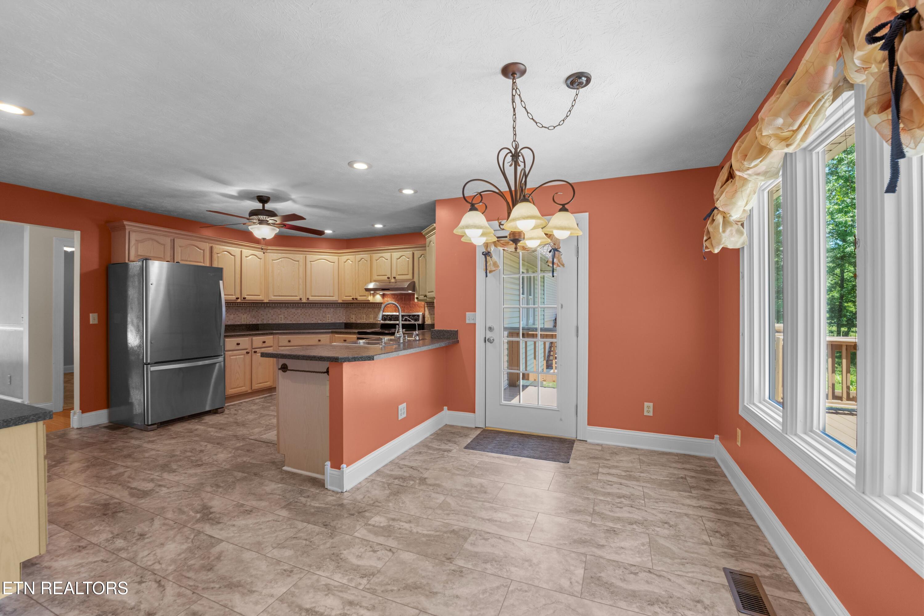 222 Amherst Lane Crossville TN 38558