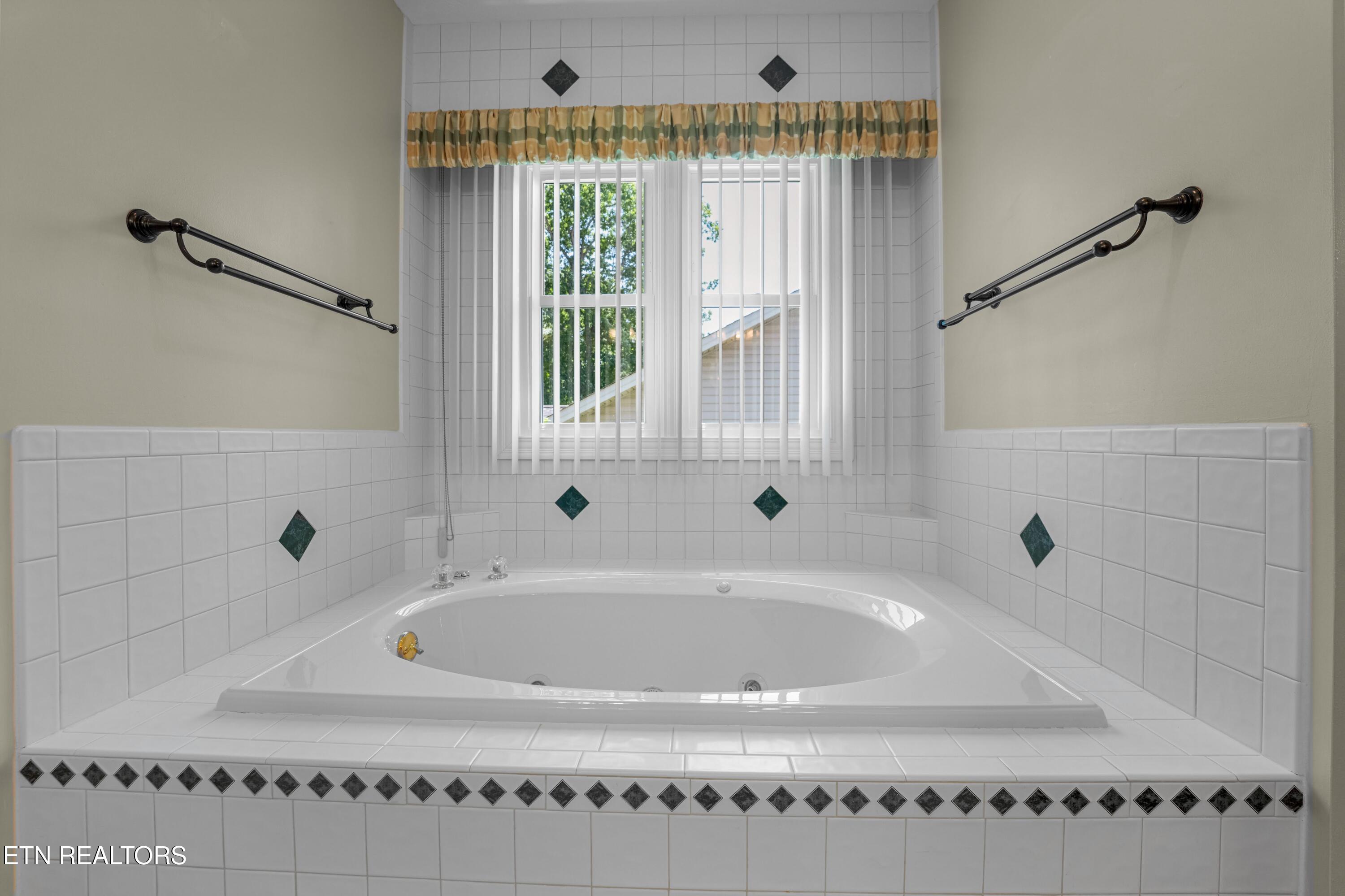 222 Amherst Lane Crossville TN 38558