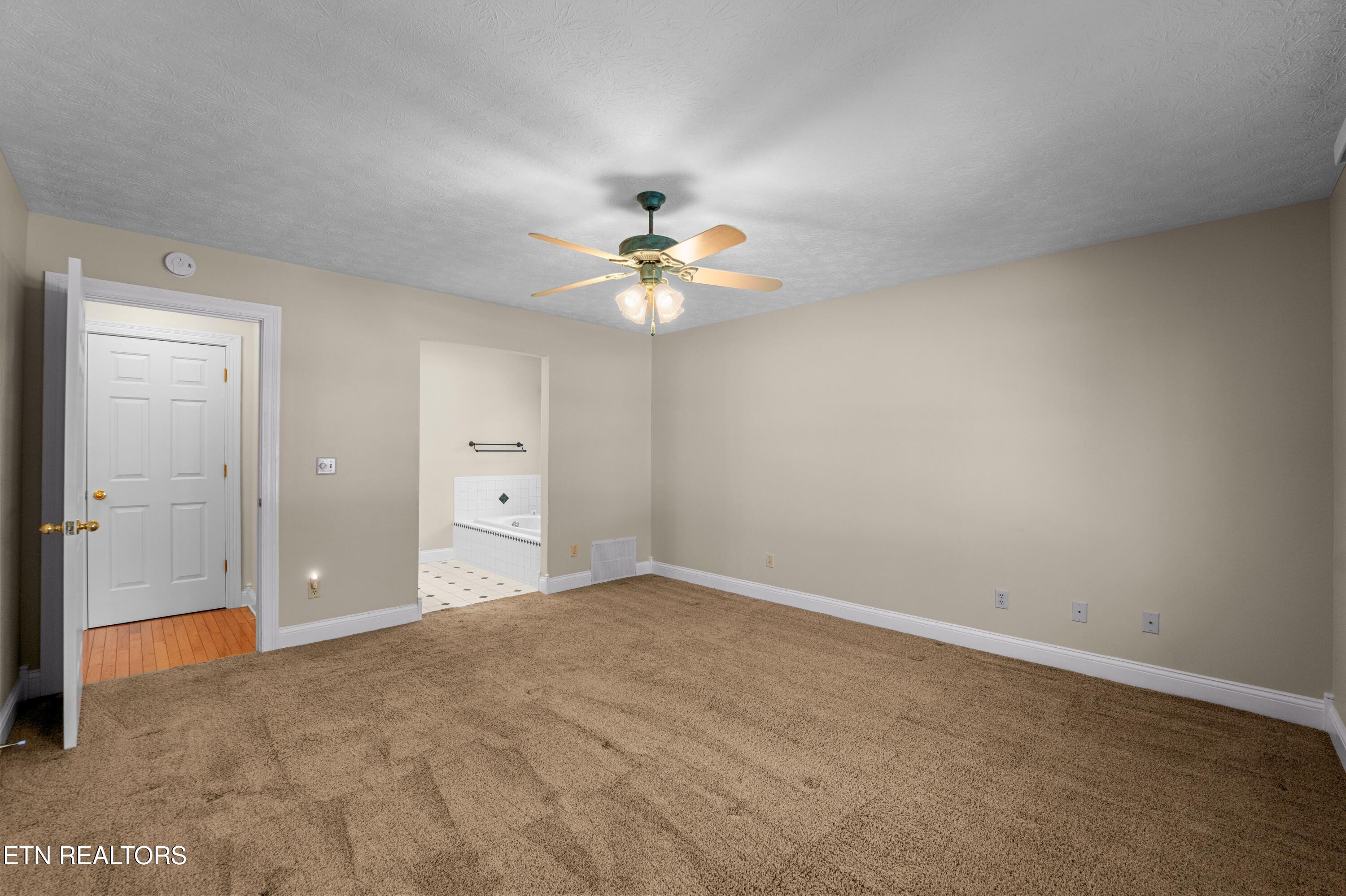 222 Amherst Lane Crossville TN 38558