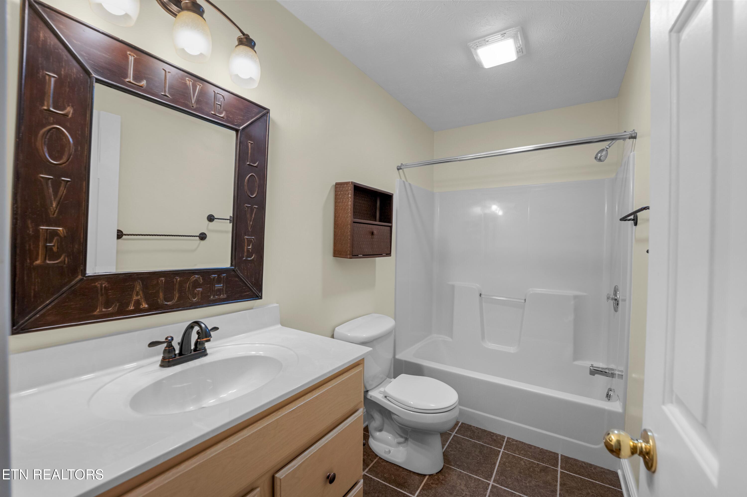 222 Amherst Lane Crossville TN 38558