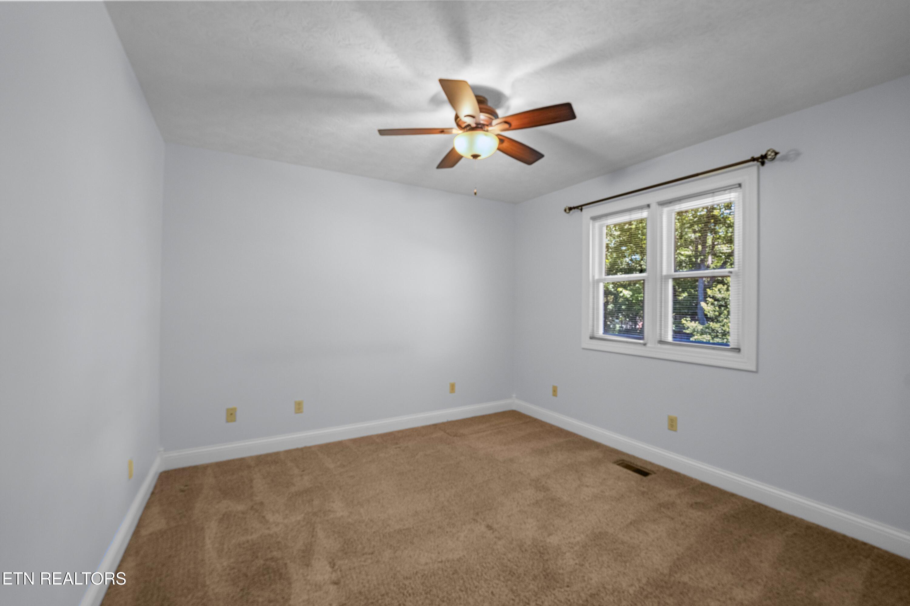 222 Amherst Lane Crossville TN 38558