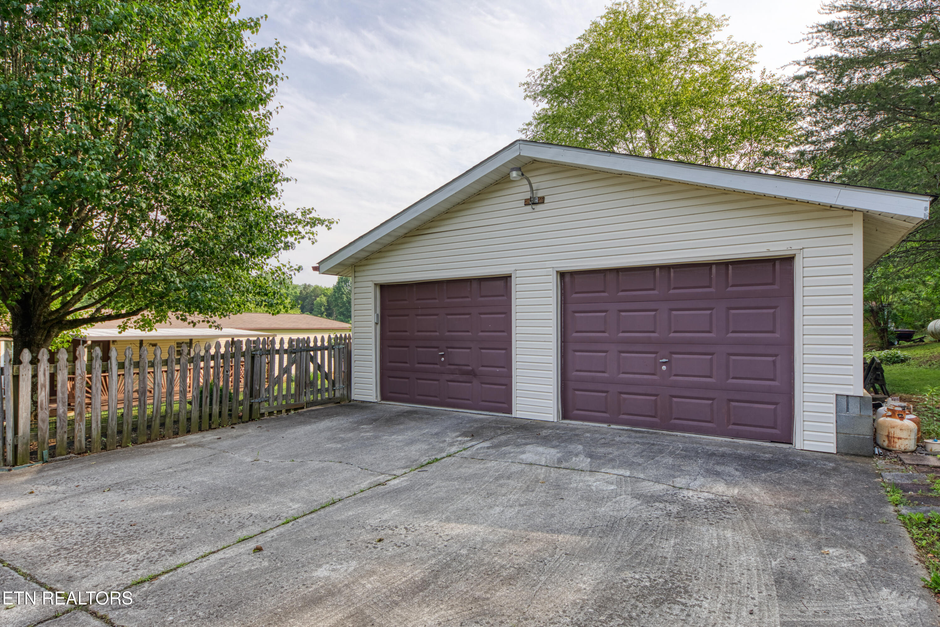 310 Abbott Road Lenoir City TN 37771