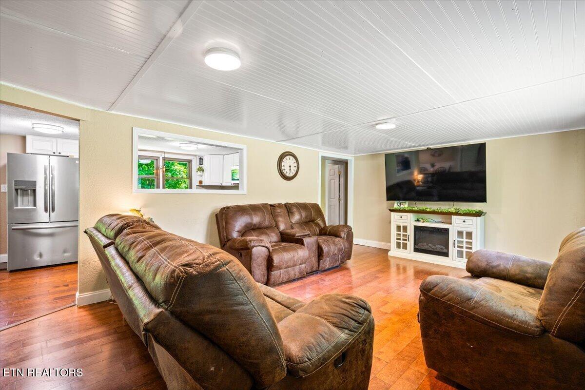 905 Pinecrest Road Jacksboro TN 37757