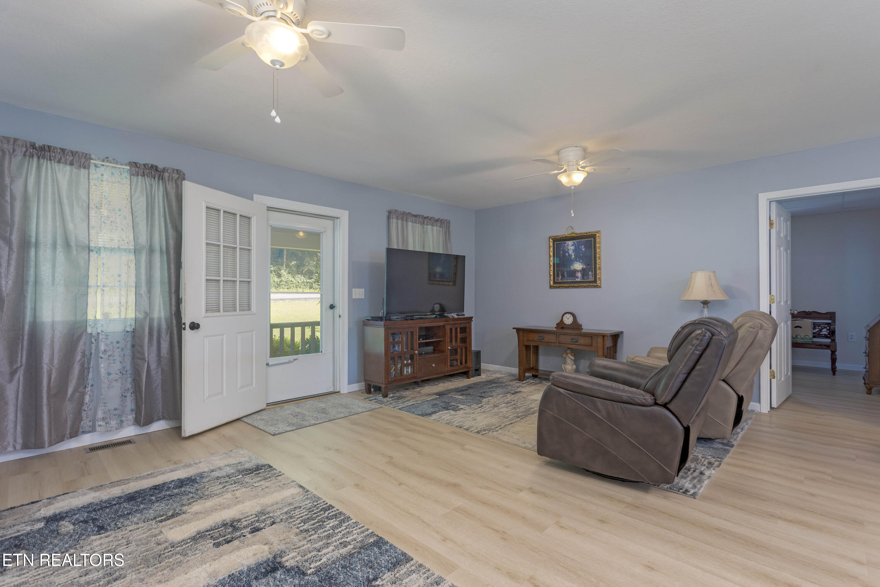 8664 Old Dixie Highway Spring City TN 37381
