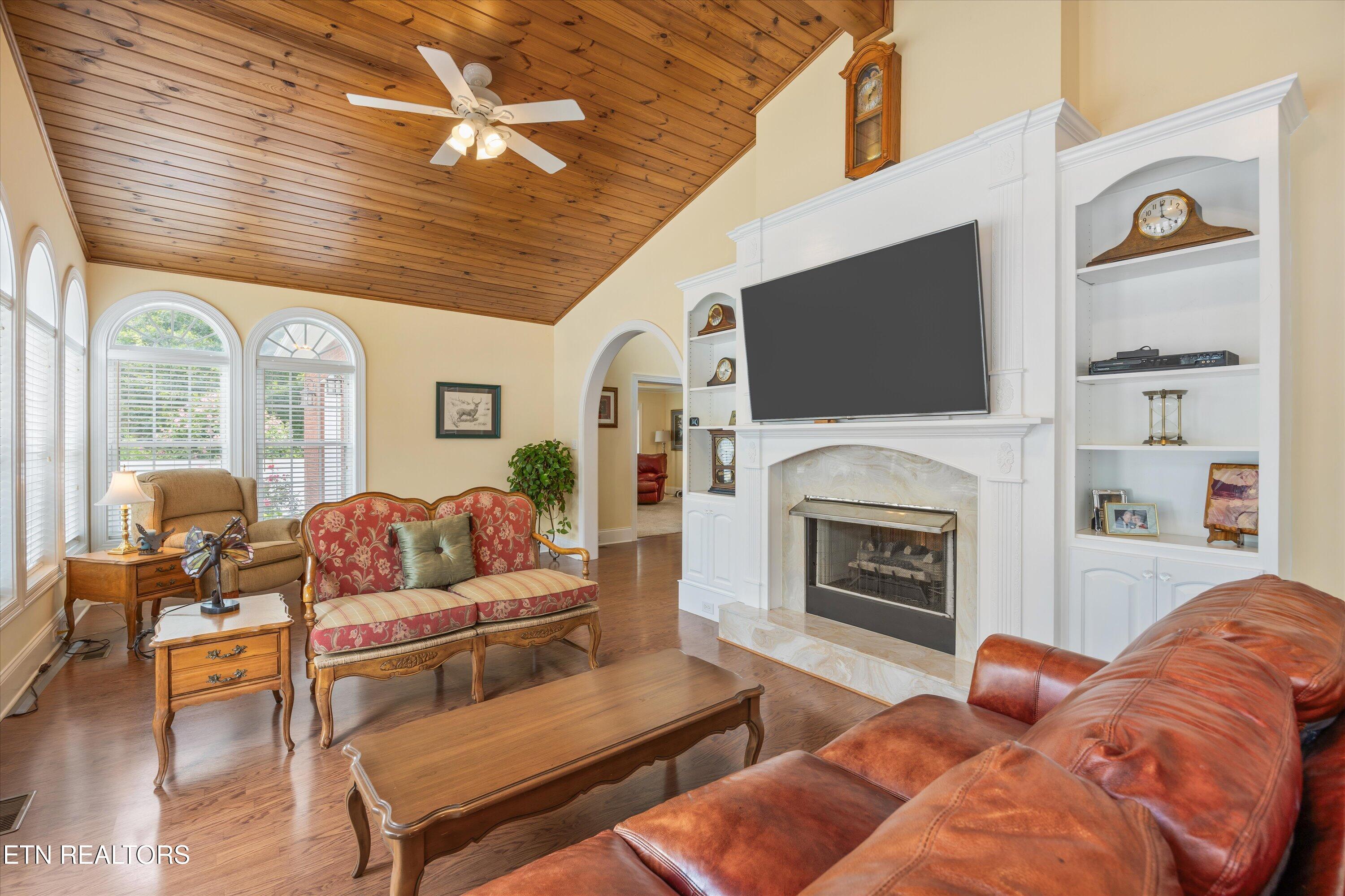 132 David Road Clinton TN 37716