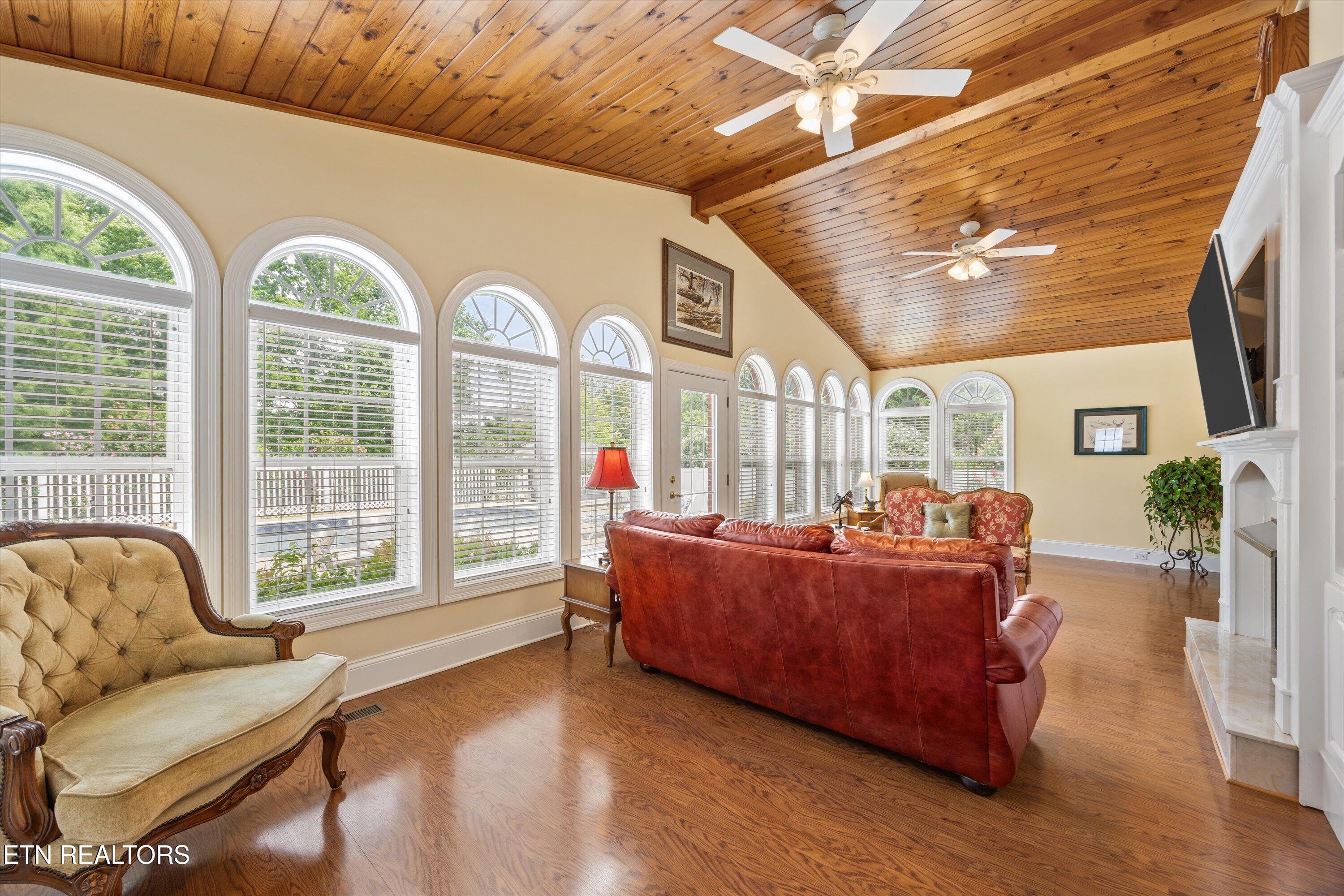 132 David Road Clinton TN 37716