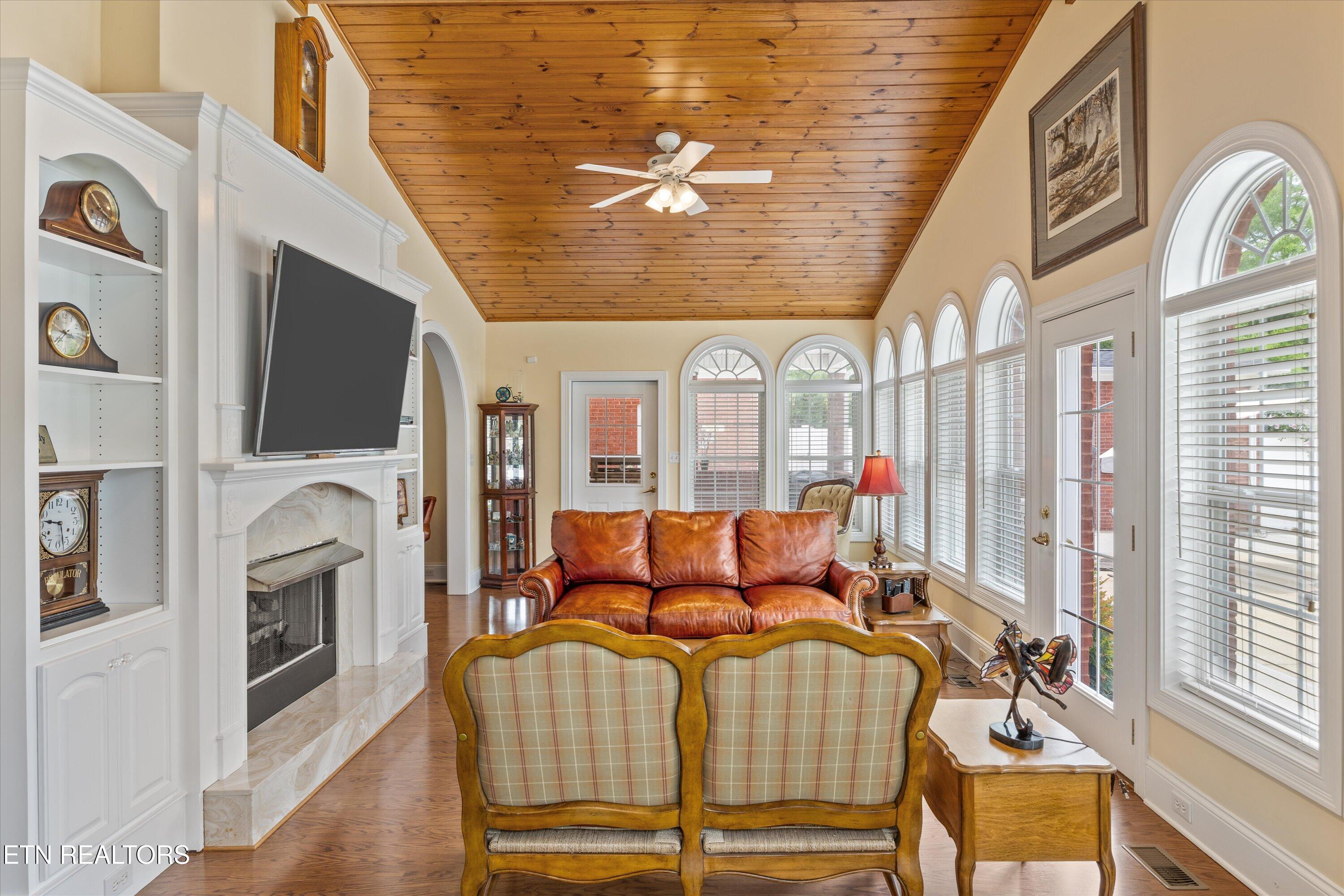 132 David Road Clinton TN 37716
