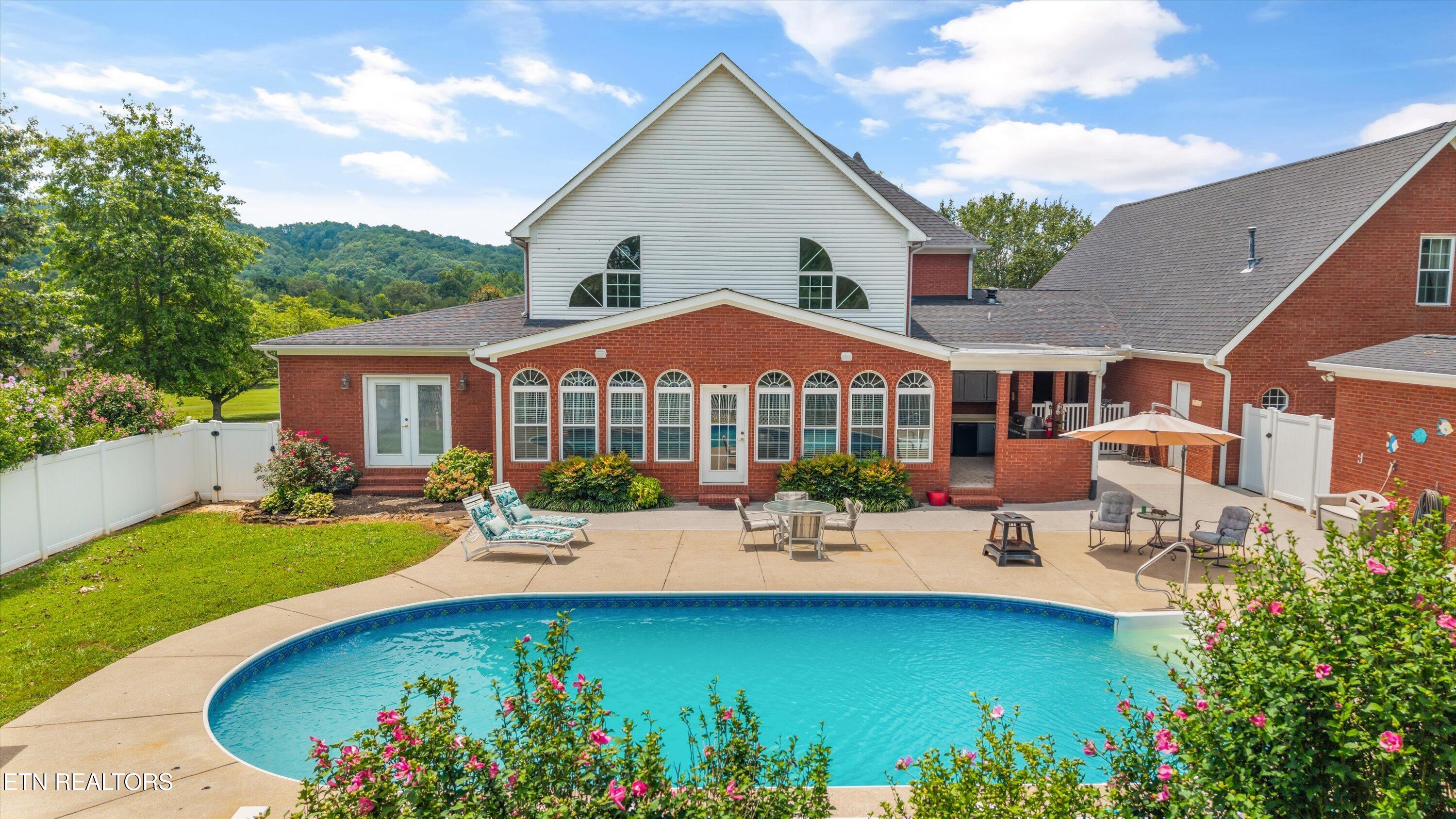 132 David Road Clinton TN 37716