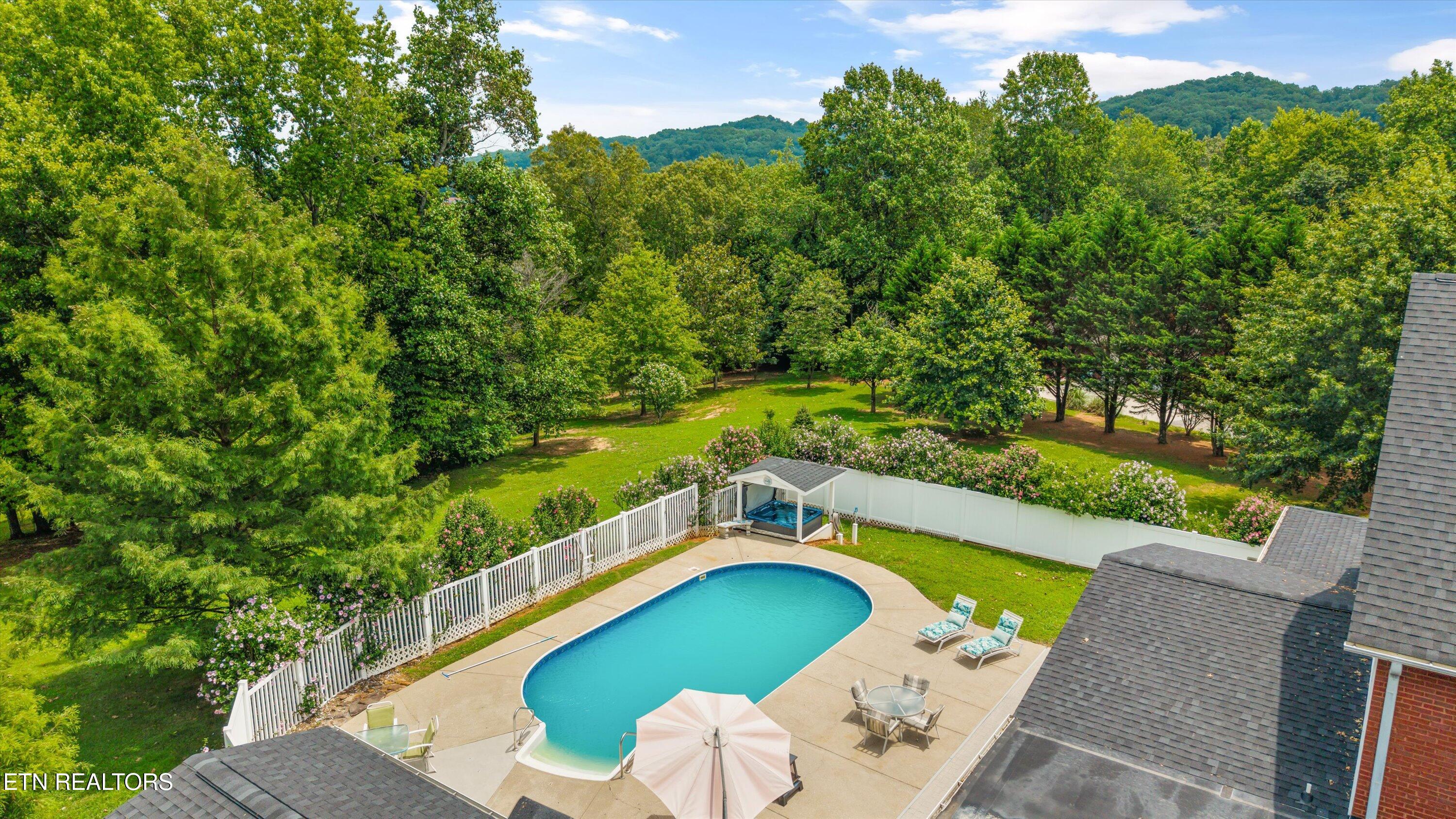 132 David Road Clinton TN 37716