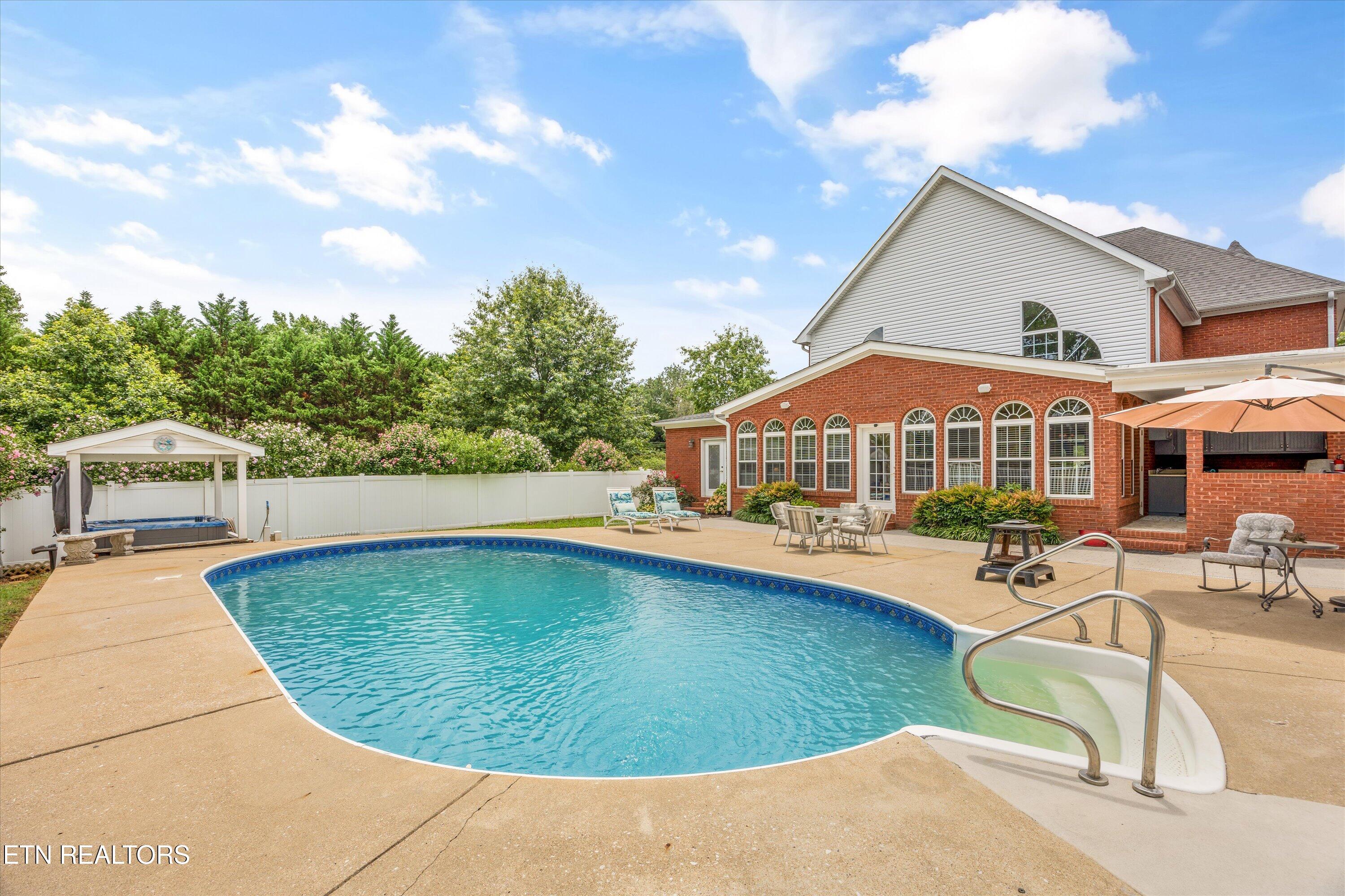 132 David Road Clinton TN 37716