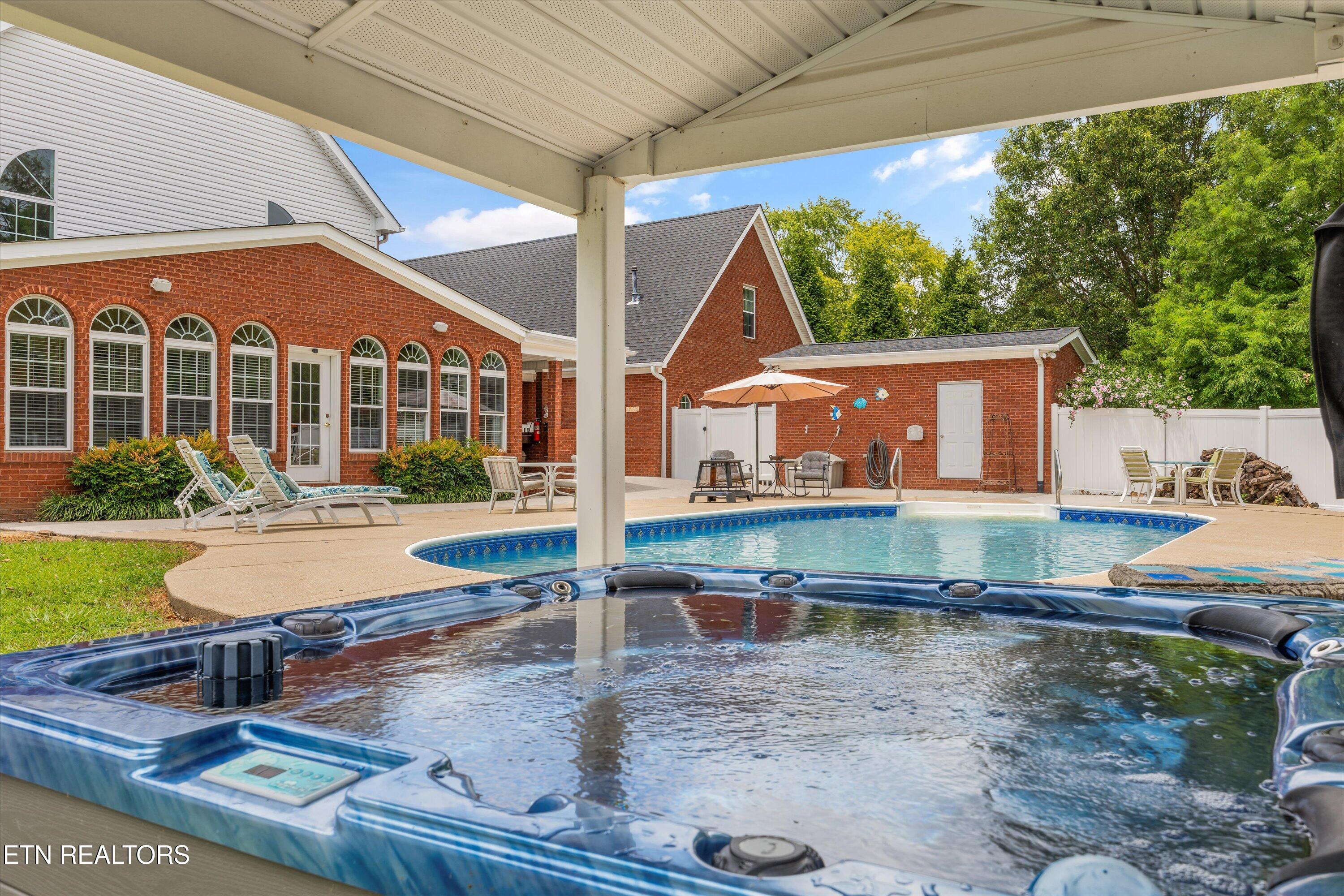 132 David Road Clinton TN 37716