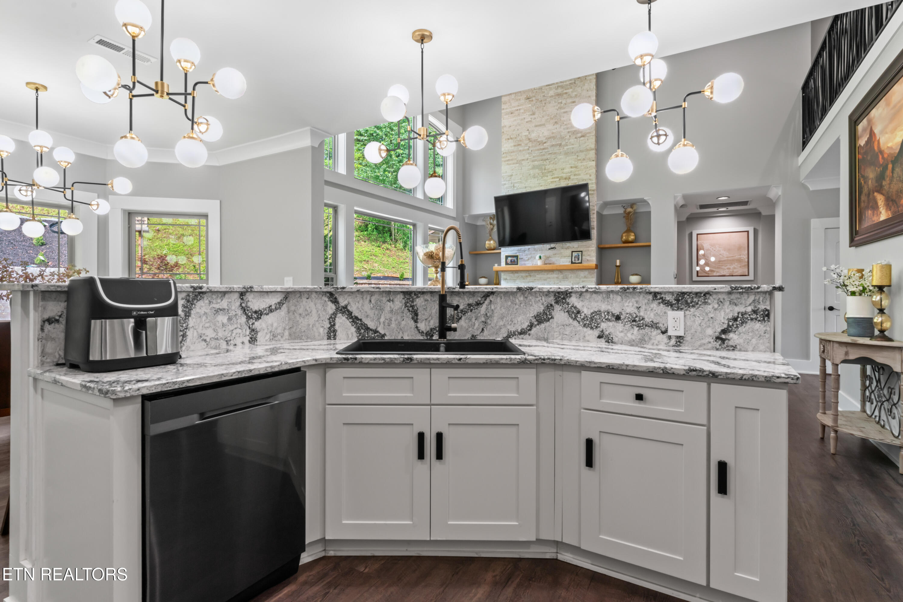 641 Cape Cod Light Loudon TN 37774