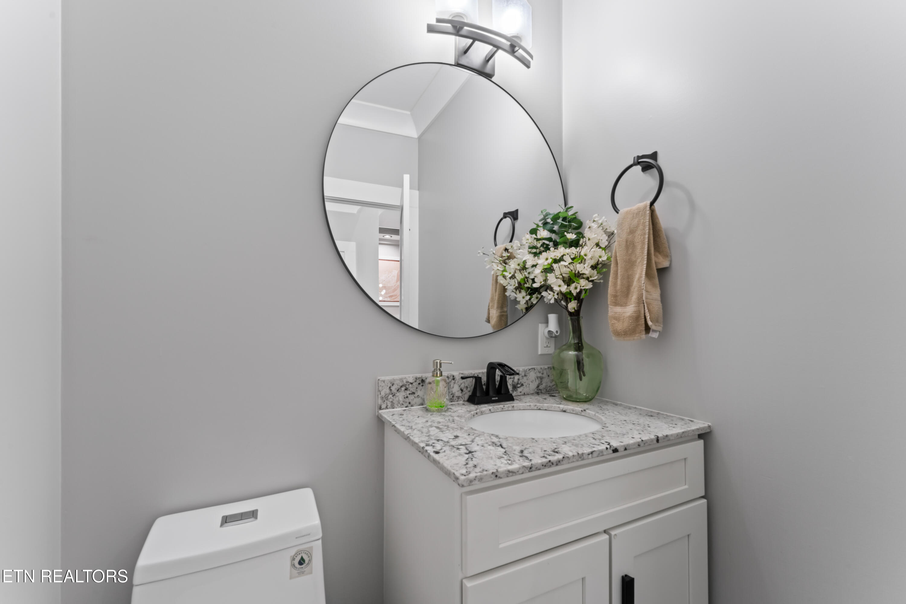 641 Cape Cod Light Loudon TN 37774