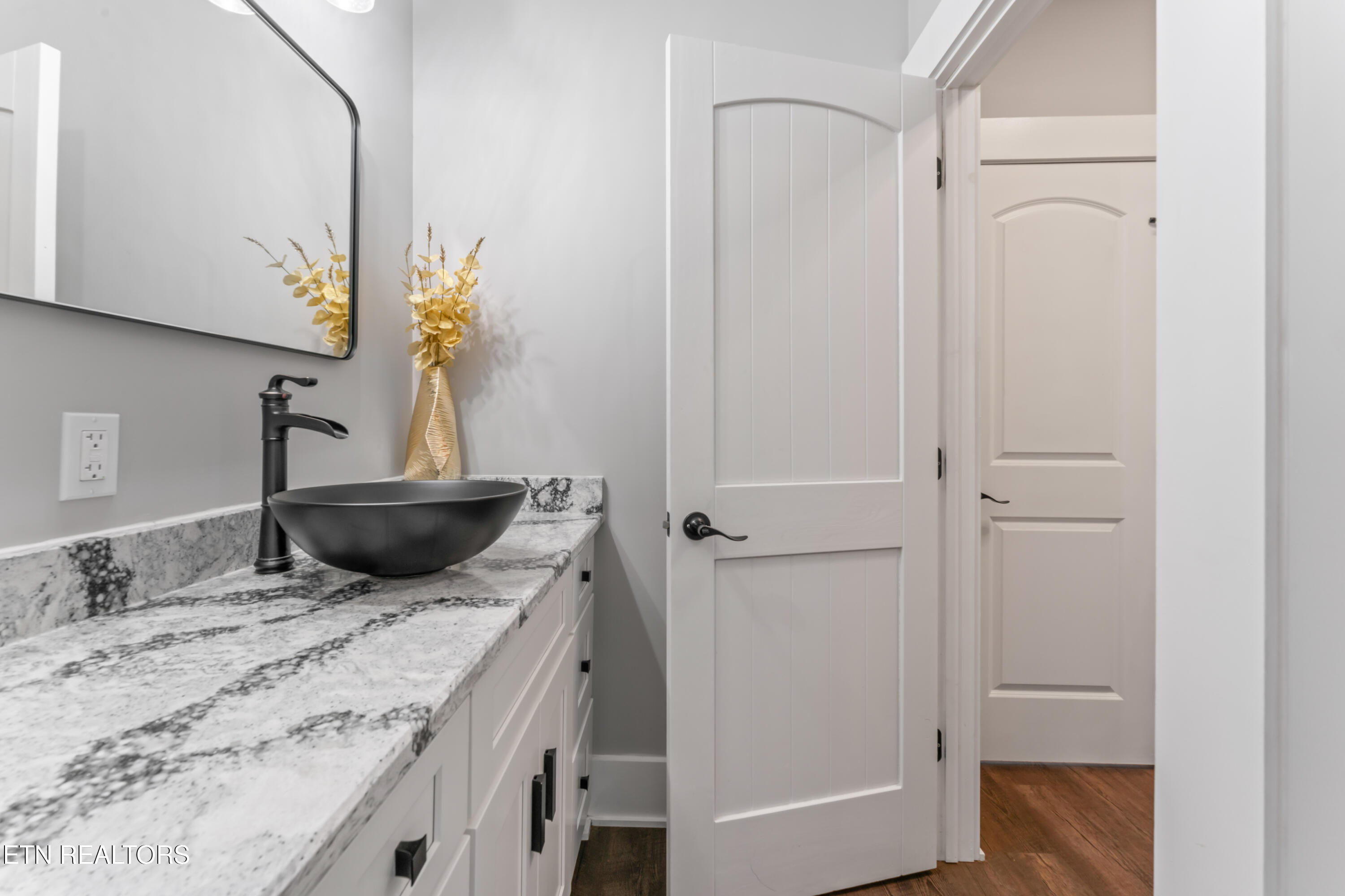 641 Cape Cod Light Loudon TN 37774