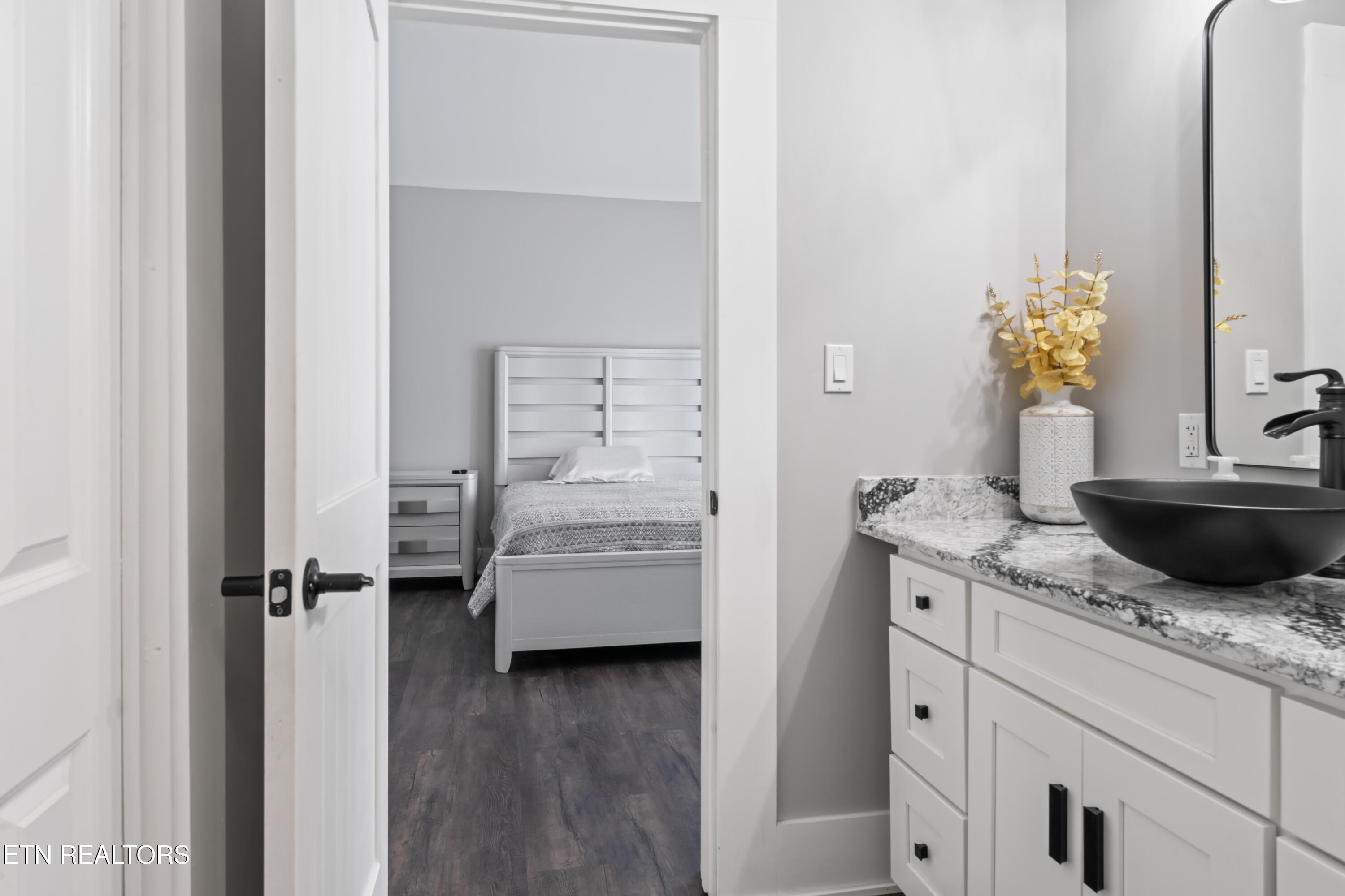 641 Cape Cod Light Loudon TN 37774