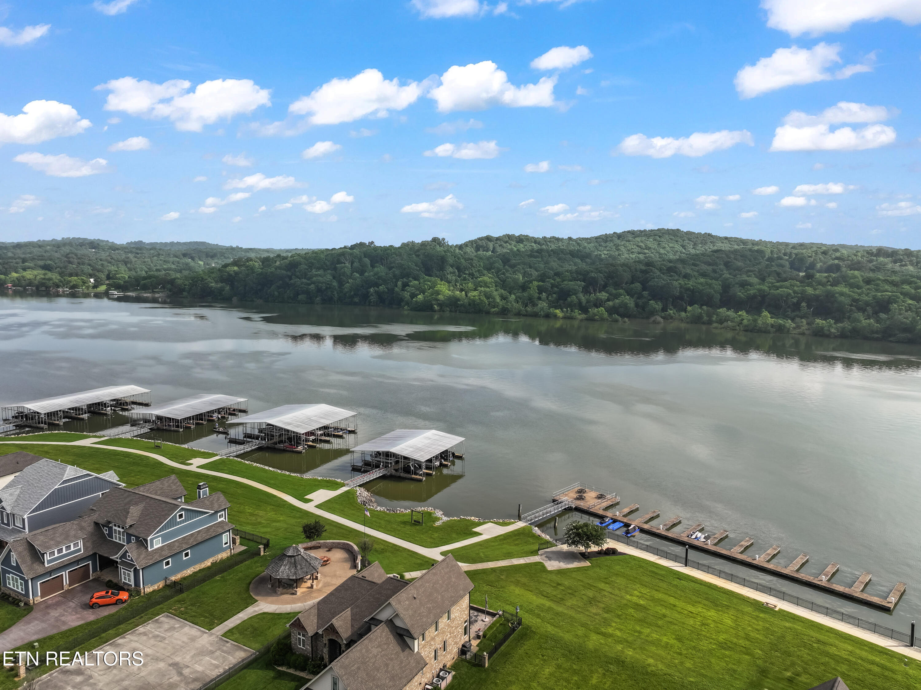 641 Cape Cod Light Loudon TN 37774