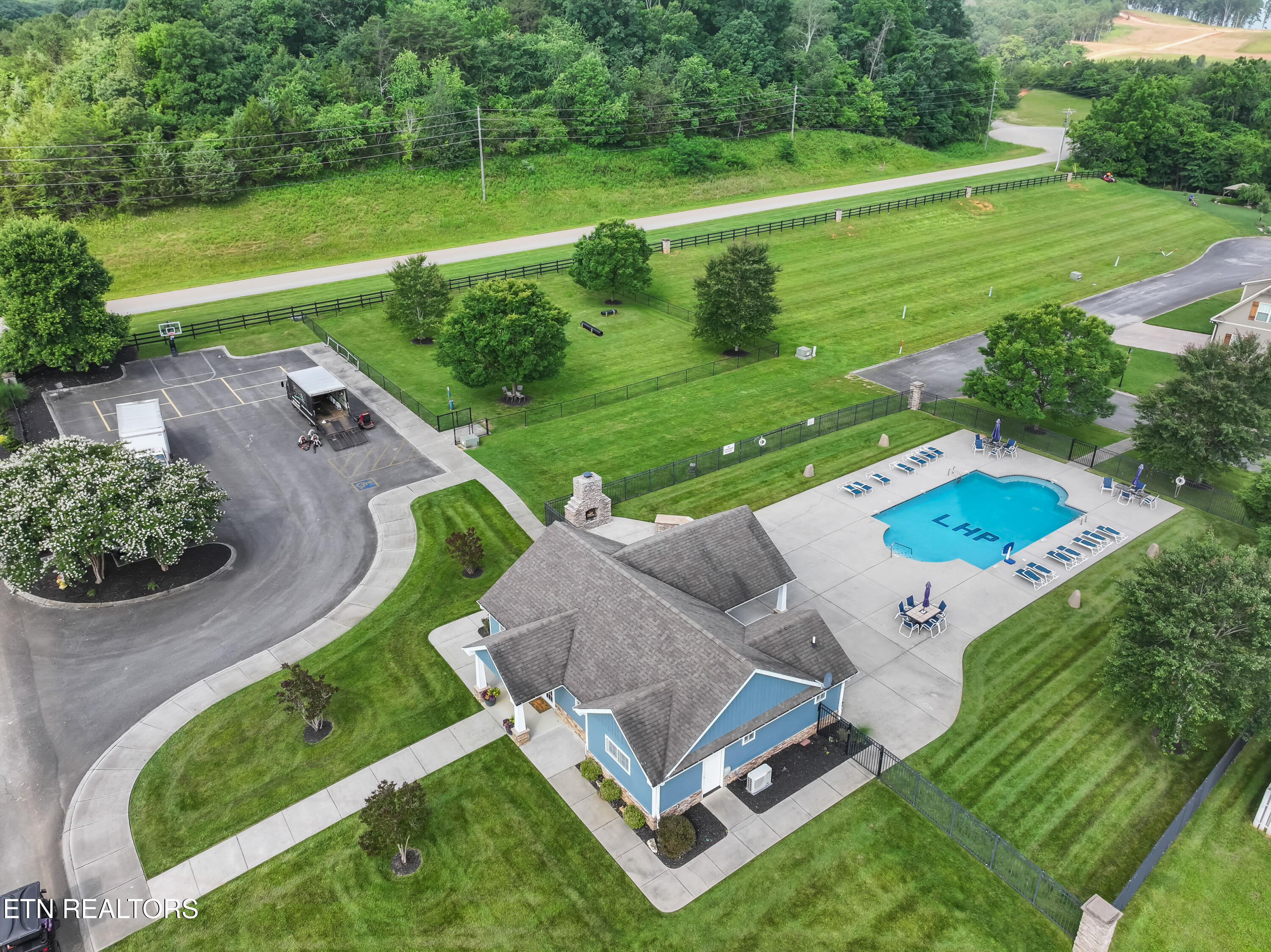 641 Cape Cod Light Loudon TN 37774