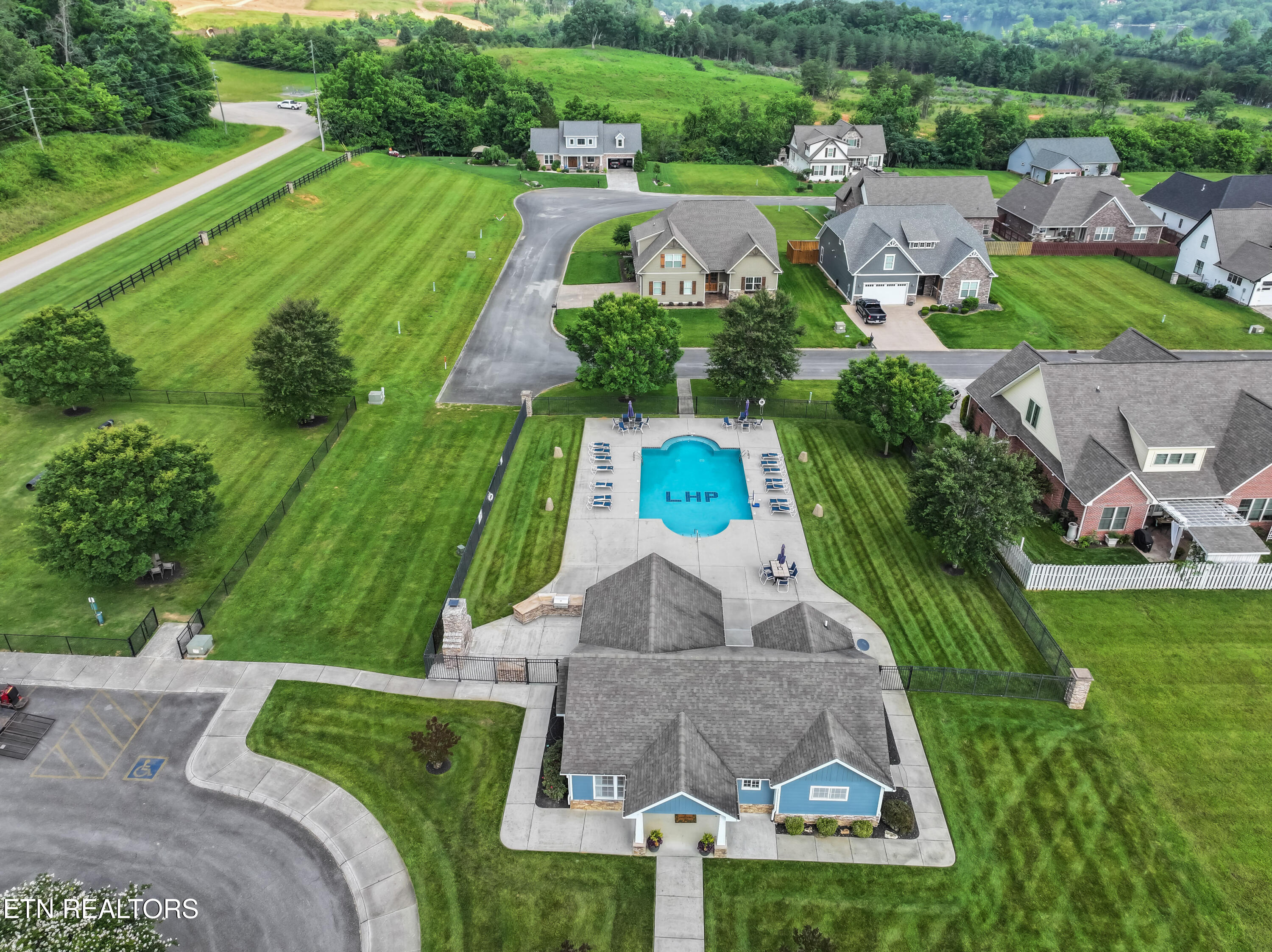 641 Cape Cod Light Loudon TN 37774