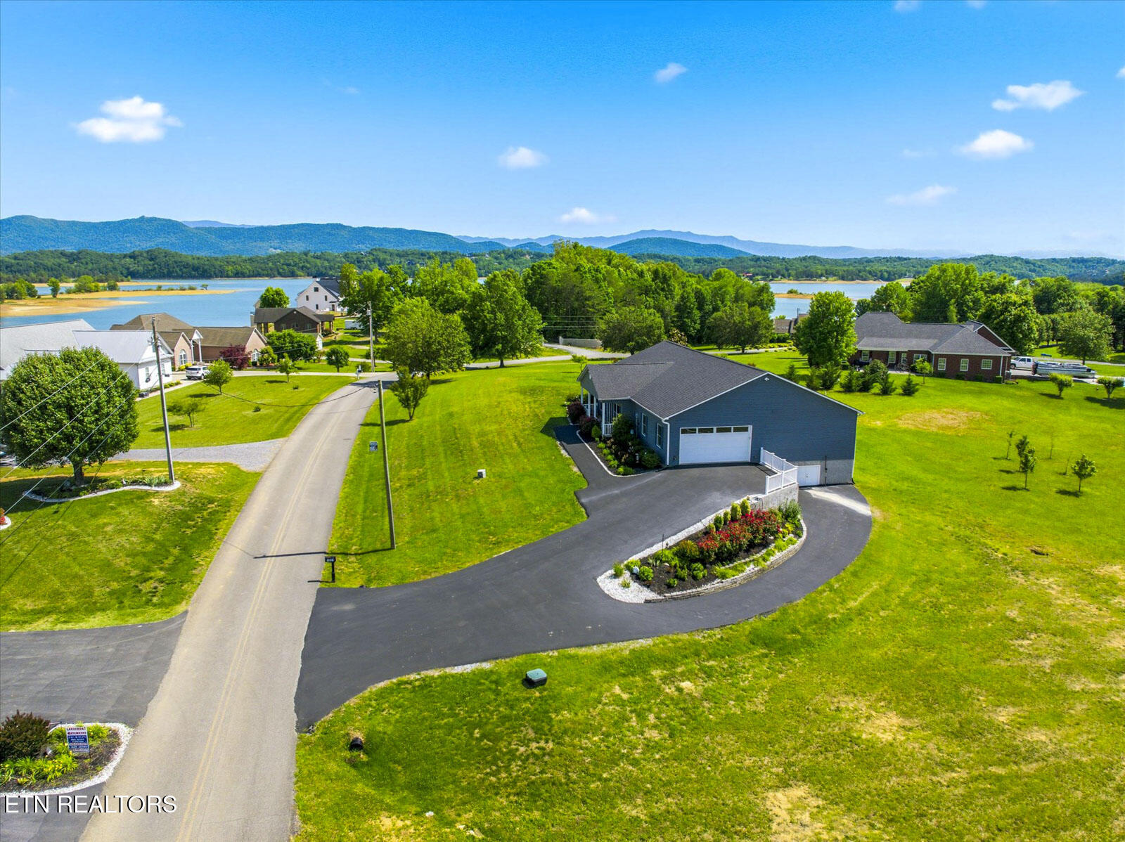 1971 Harbor Hills Dandridge TN 37725