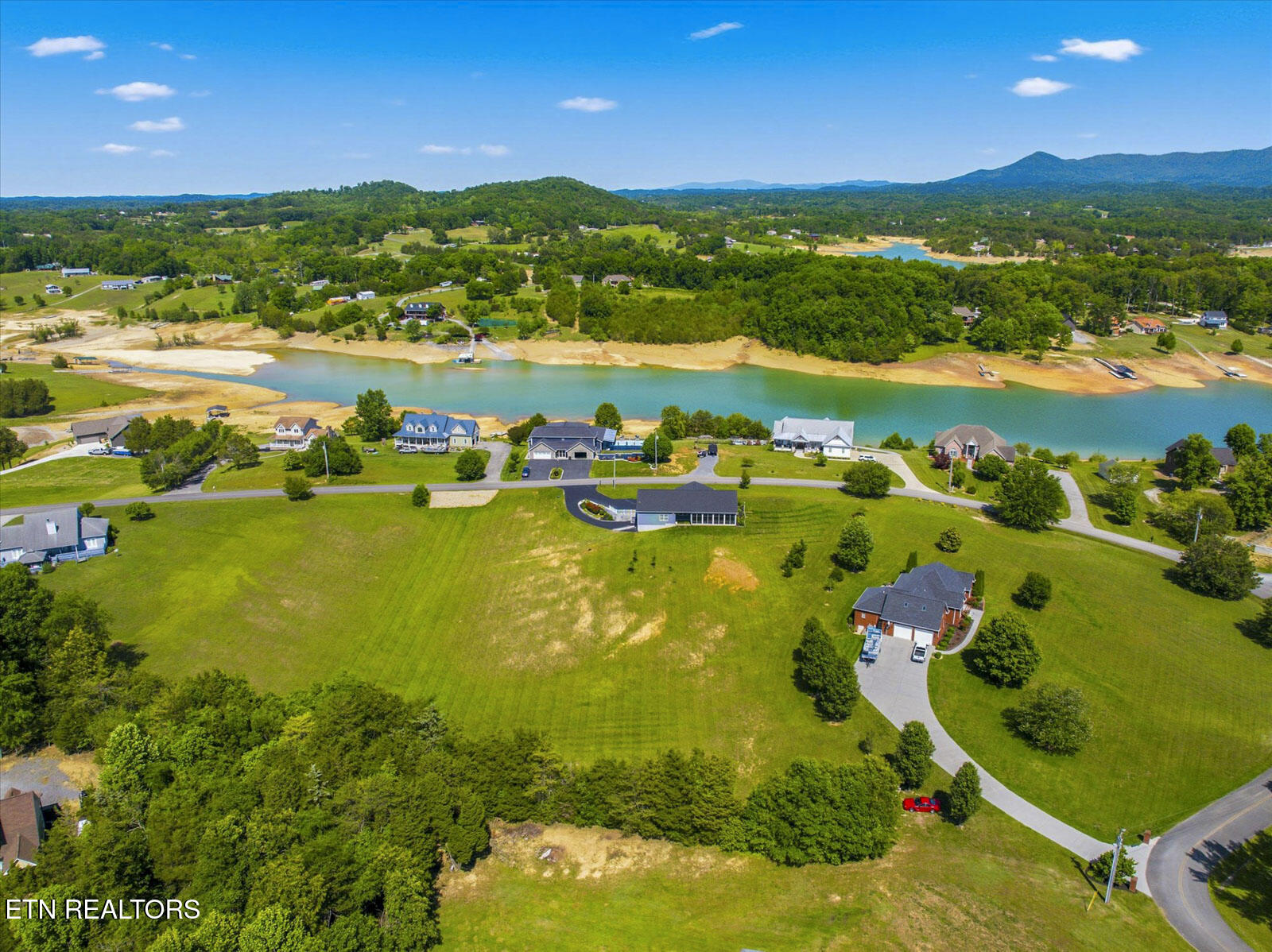 1971 Harbor Hills Dandridge TN 37725