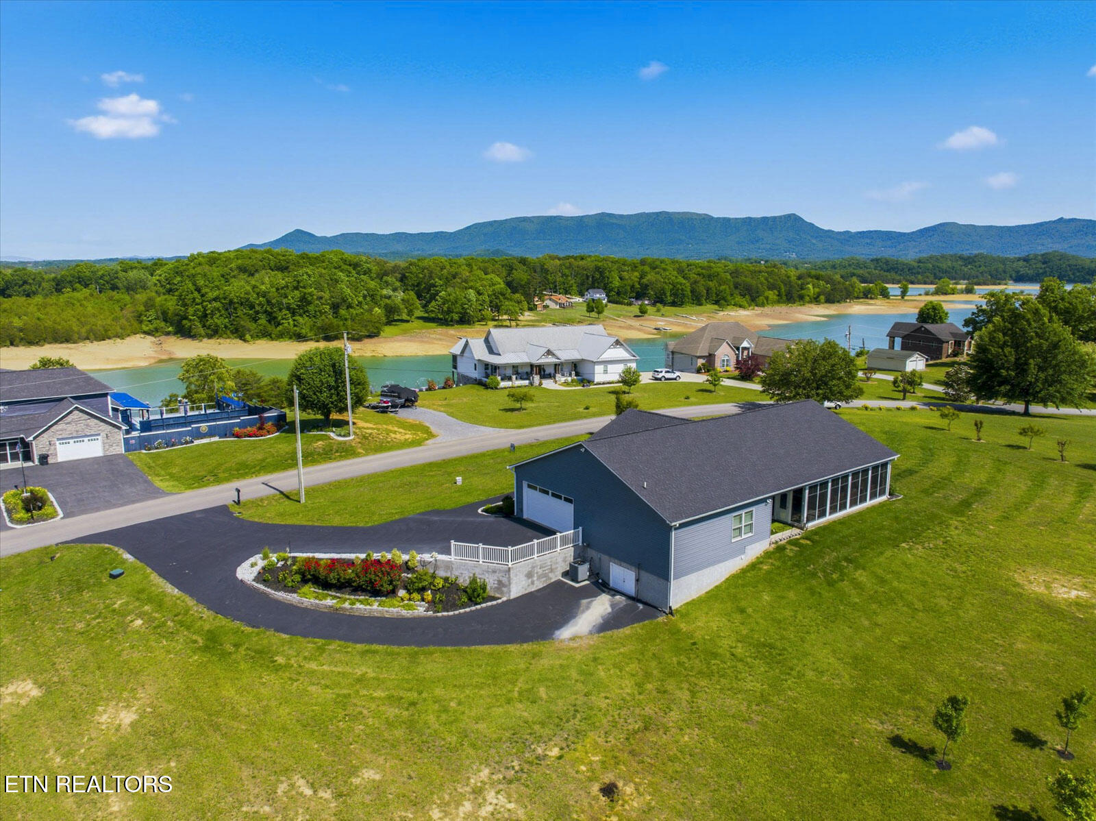 1971 Harbor Hills Dandridge TN 37725