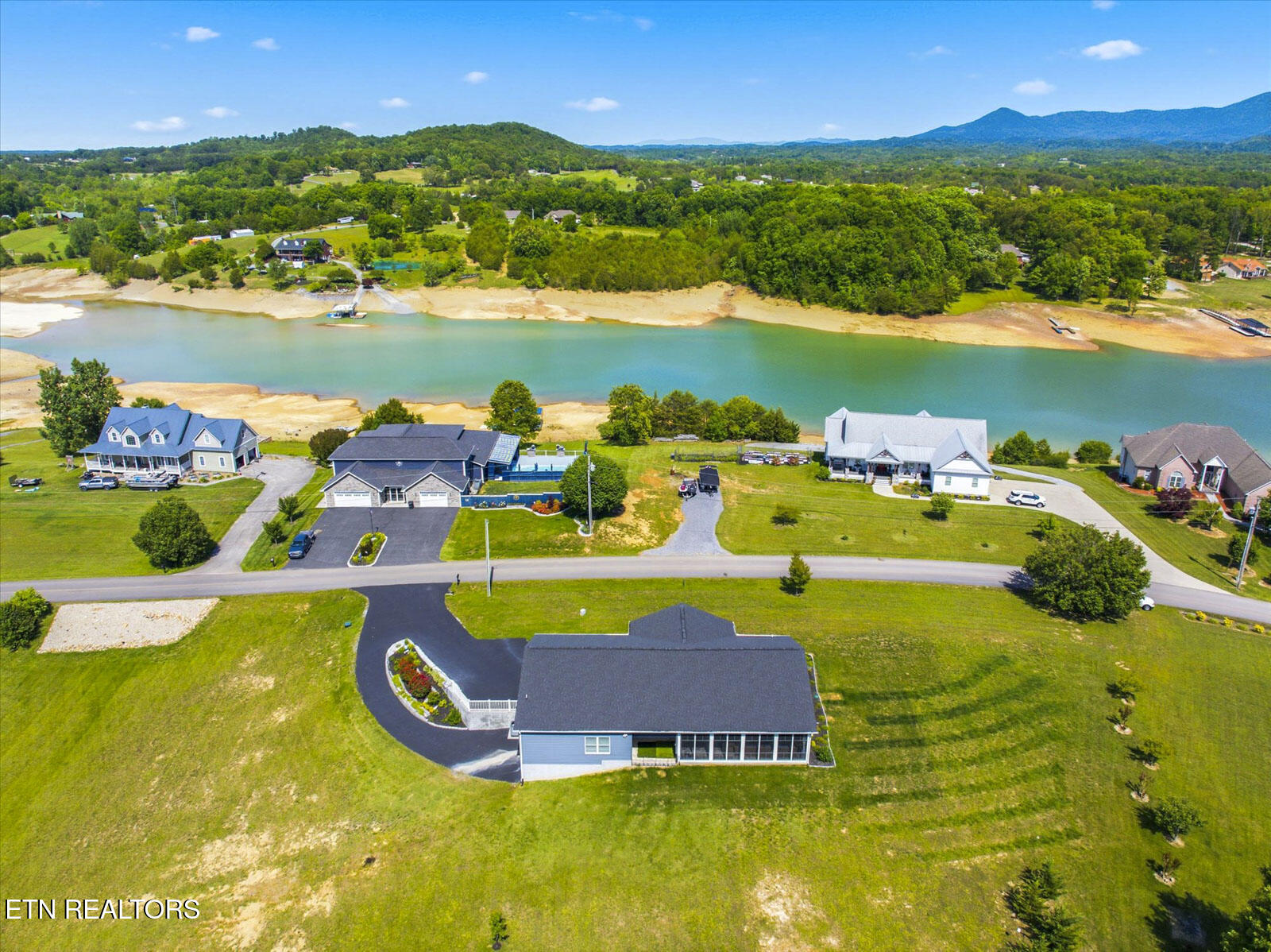 1971 Harbor Hills Dandridge TN 37725