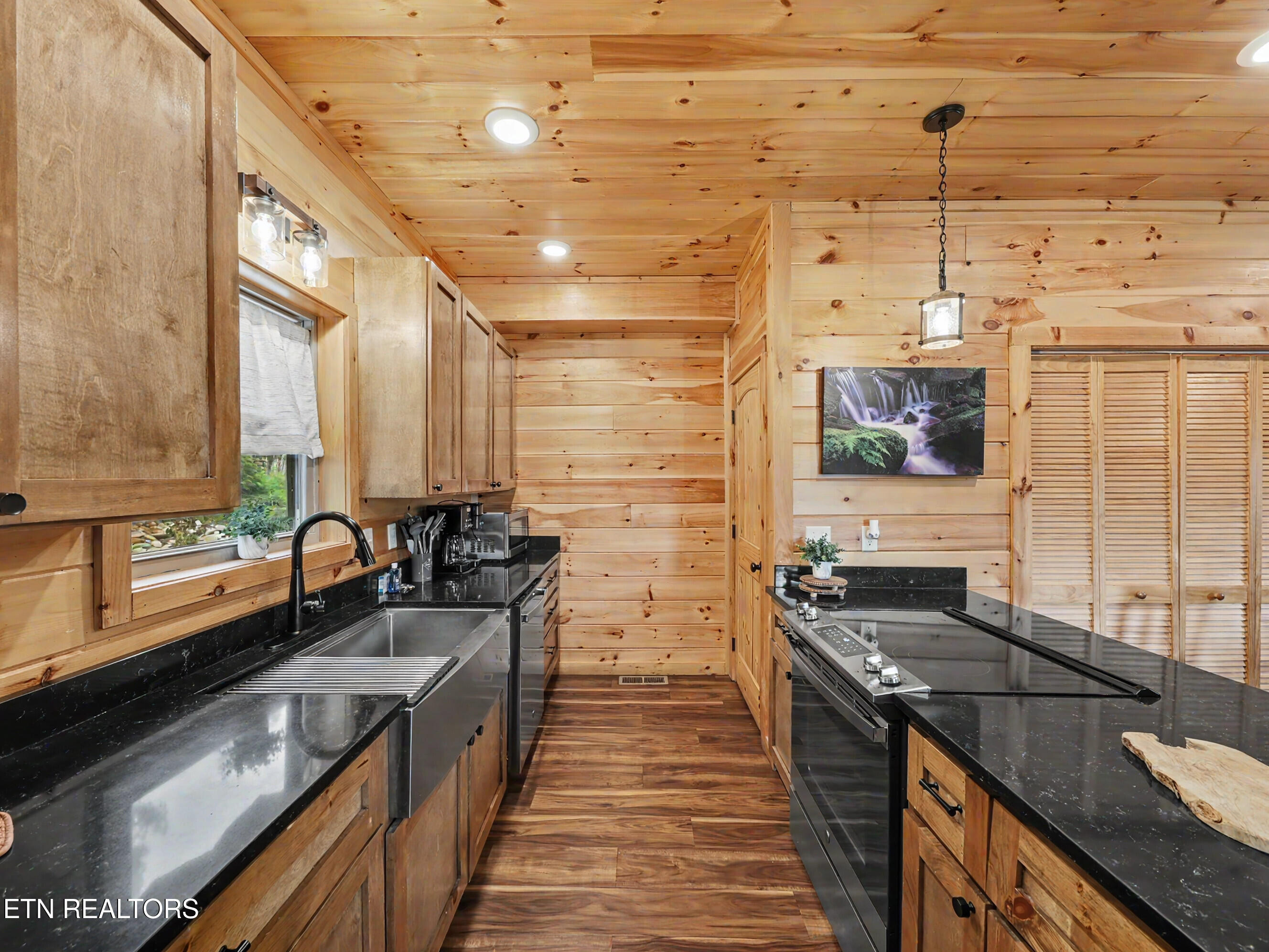 856 Crest View Drive Gatlinburg TN 37738